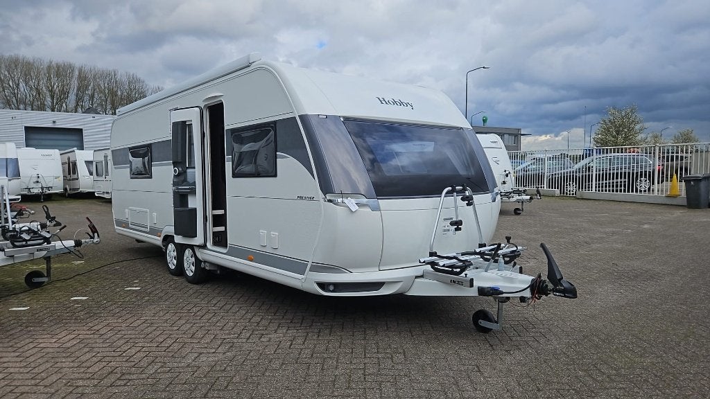 Hobby 660 WFC, Schokbreker, Omvormbare zithoek, Rondzit, Hobby