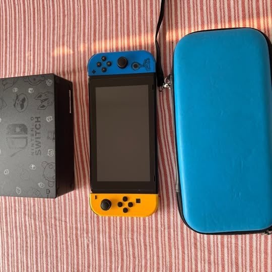 Nintendo Switch Fortnite Wildcat Edition compleet, Spelcomputers en Games, Spelcomputers | Nintendo Switch, Ophalen of Verzenden
