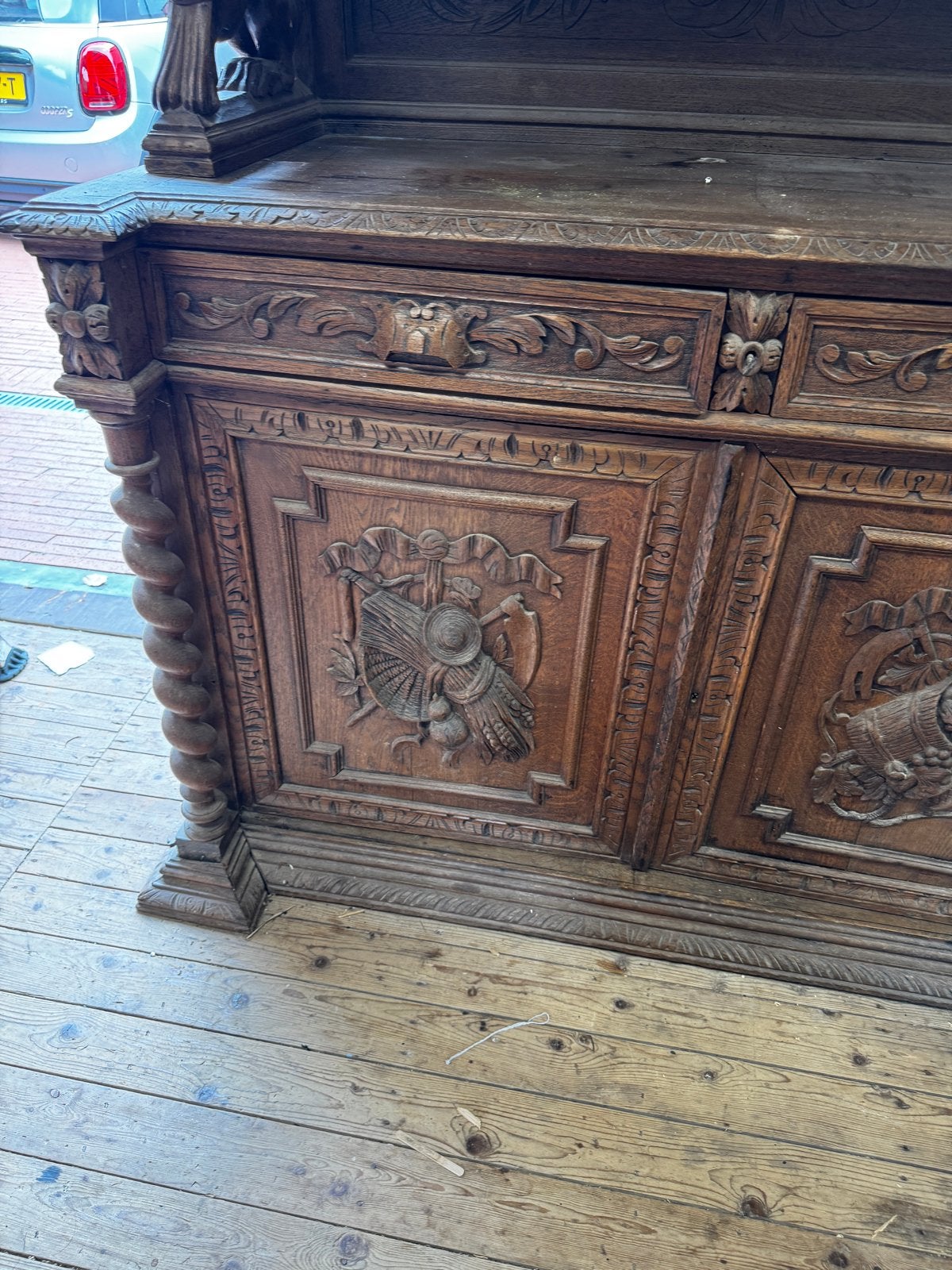 Antieke buffetkast met houtsnijwerk en glas in lood, Antiek en Kunst, Antiek | Meubels | Kasten, Ophalen
