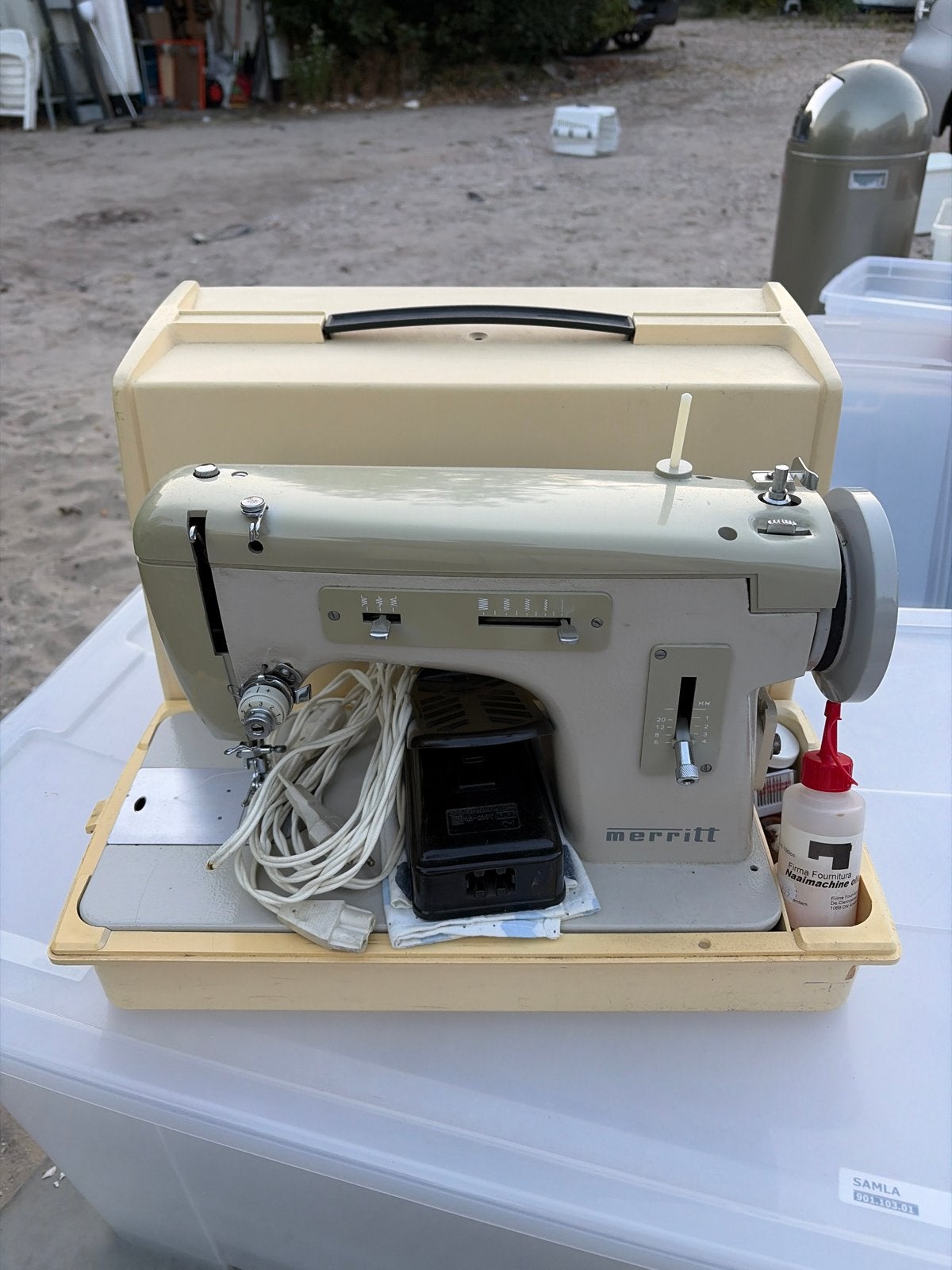 Vintage Merritt Naaimachine met koffer en accessoires, Hobby en Vrije tijd, Naaimachines en Toebehoren, Ophalen of Verzenden, Gebruikt