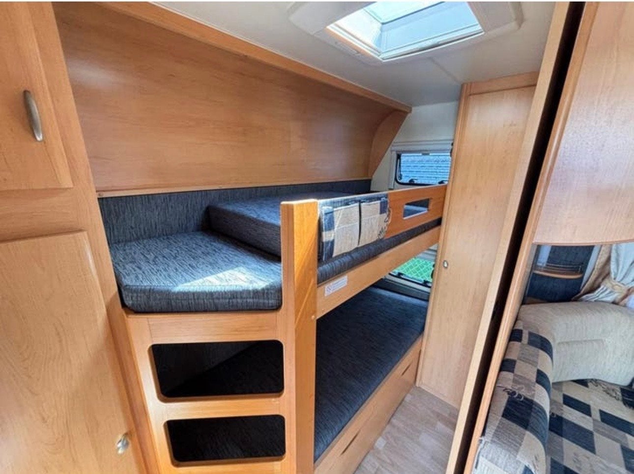 Hobby de luxe 560 kmfe 2008 met voortent en garantie, Stapelbed, Rondzit, Hobby, Particulier