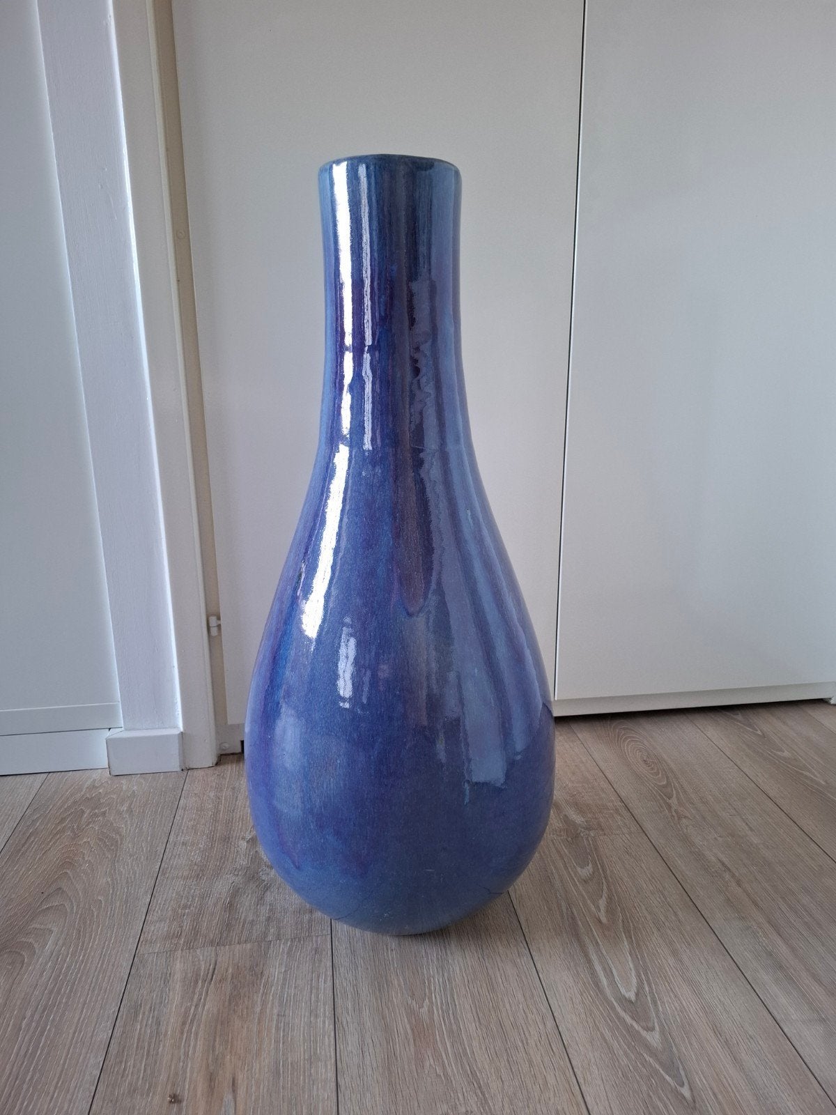 Grote blauwe vaas keramiek, Huis en Inrichting, Woonaccessoires | Vazen, Ophalen