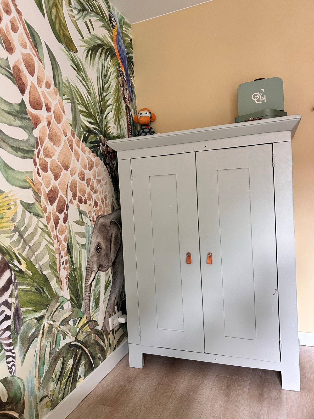 Unieke kledingkast kinderkamer | grijs | roede | veel ruimte, Ophalen, Gebruikt, 100 tot 150 cm, Overige houtsoorten