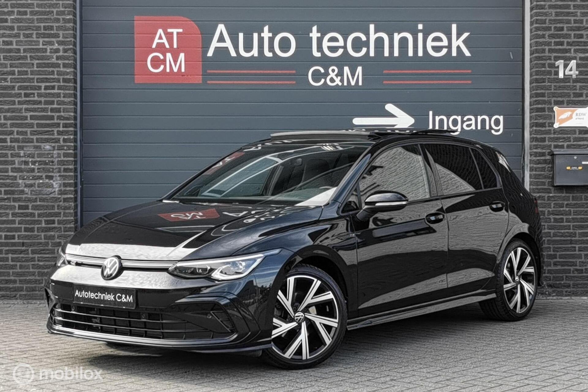 VOLKSWAGEN GOLF 1.5 eTSI R-LINE/150PK/DSG/PANO/ACC/CAMERA/IQ, Auto's, Dealer onderhouden, Adaptive Cruise Control, 1498 cc, Zwart