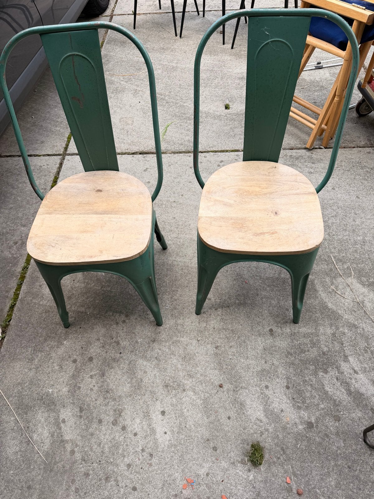 2 groene metalen stoelen met houten zitting, Ophalen, Gebruikt, Twee, Overige kleuren