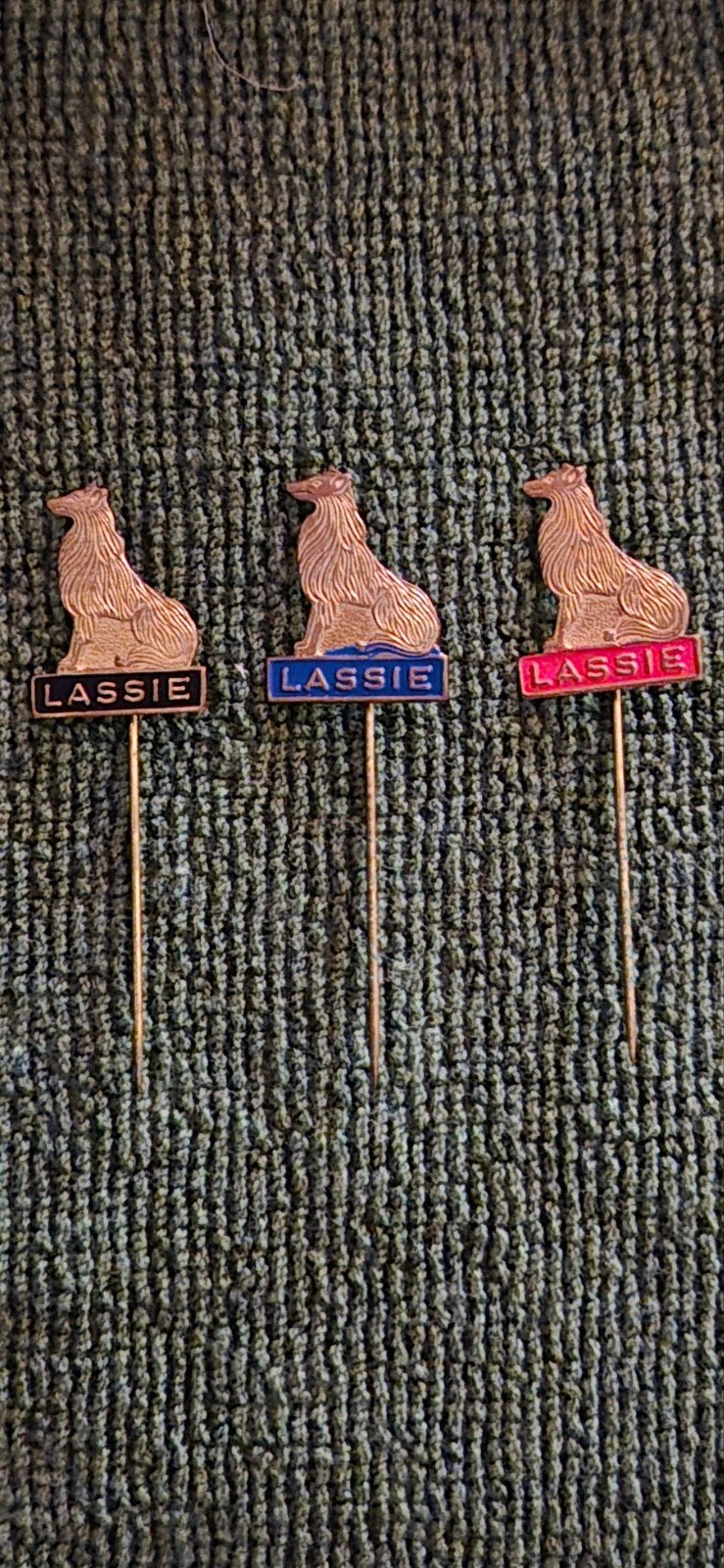 Vintage speldjes van Lassie, Ophalen of Verzenden, Zo goed als nieuw, Merk, Speldje of Pin