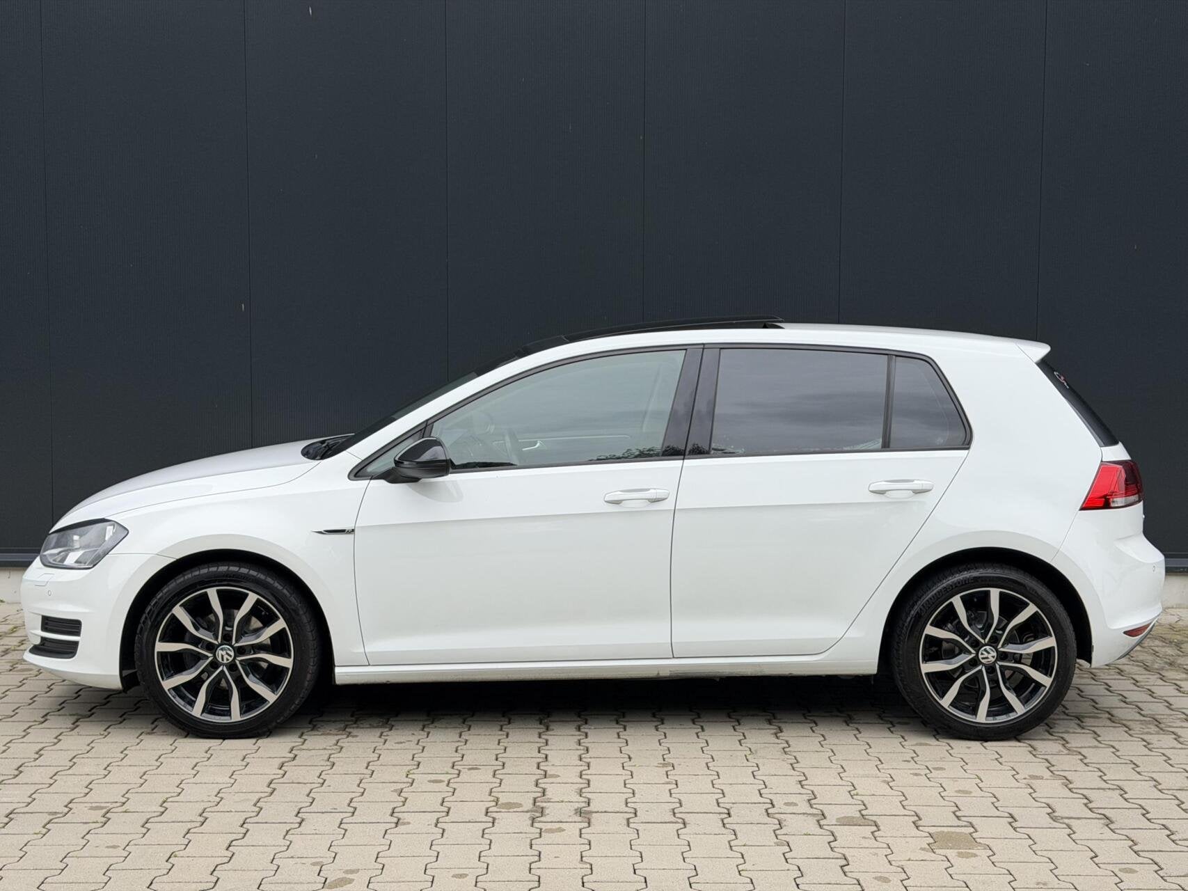 Volkswagen Golf 1.2 TSI Trendline NWDistributie Pano Stoelvw, Voorwielaandrijving, Euro 5, Gebruikt, Zwart