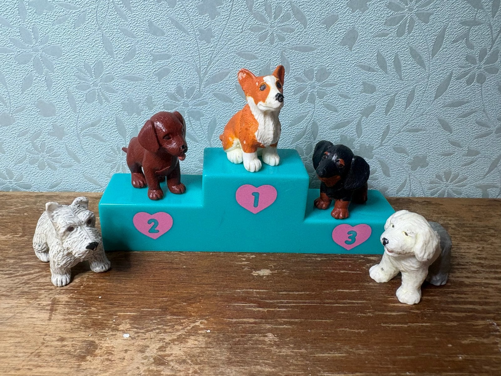 Puppy in my Pocket set 1993 - 5 honden + podium, Verzamelen, Ophalen of Verzenden, Gebruikt