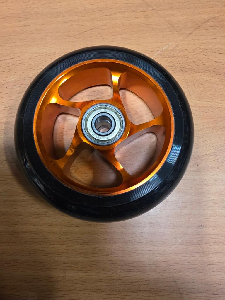 46x Stuntstep Wielen 100mm Oranje ABEC-9 Lagers, Fietsen en Brommers, Steps, Gebruikt, Onbekend, Overige typen, Ophalen of Verzenden