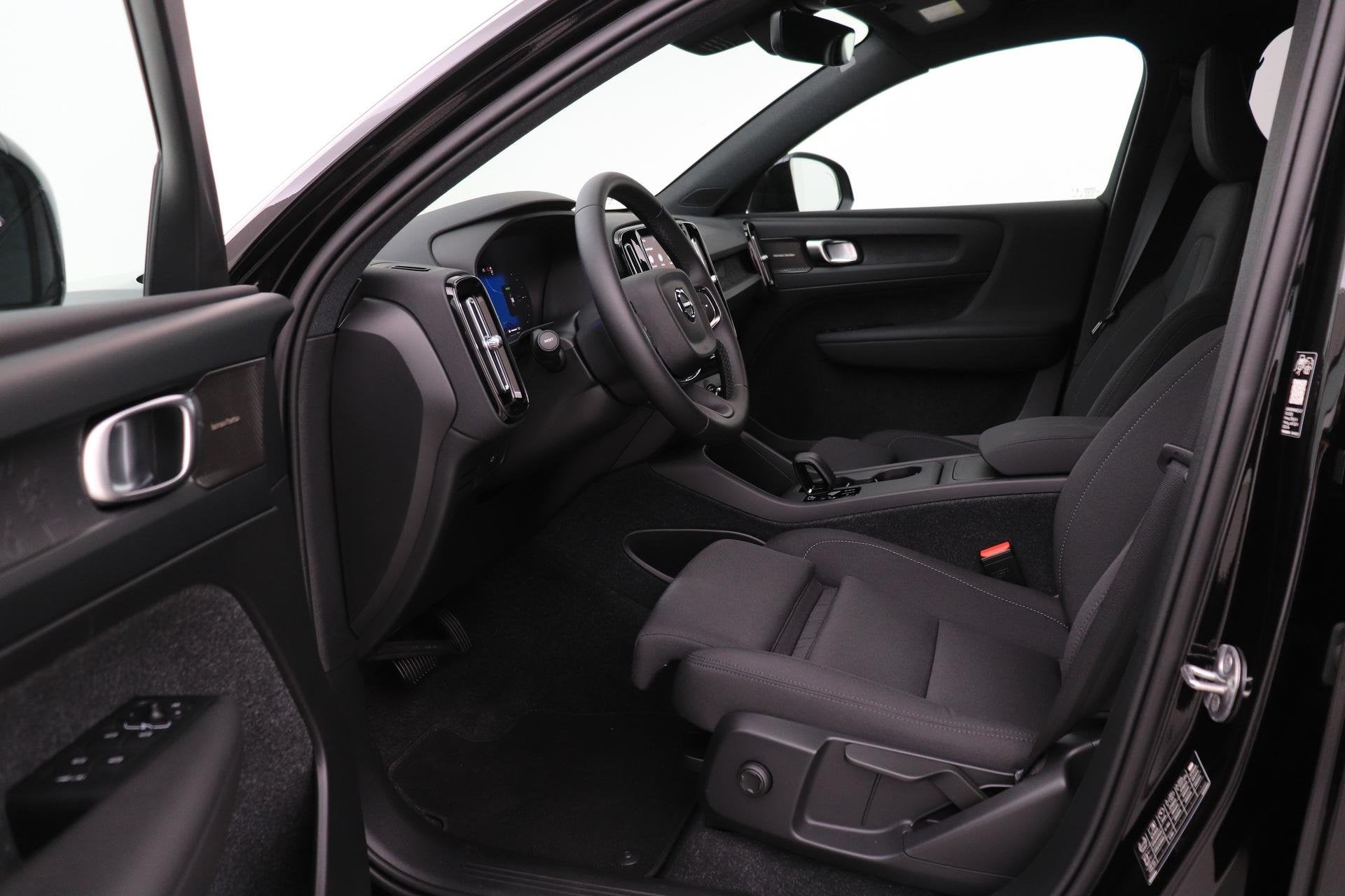 Volvo EX40 Single Motor Extended Range Plus Black Edition |, Auto's, Volvo, Automaat, Gebruikt, 252 pk, Automatische klimaatregeling