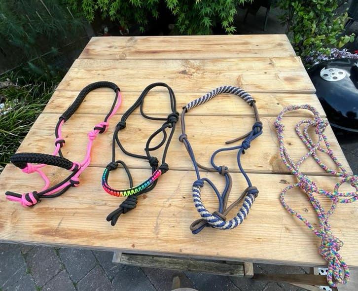 Diverse touwhalsters, Dieren en Toebehoren, Paarden en Pony's | Hoofdstellen en Tuigage, Ophalen of Verzenden, Zo goed als nieuw
