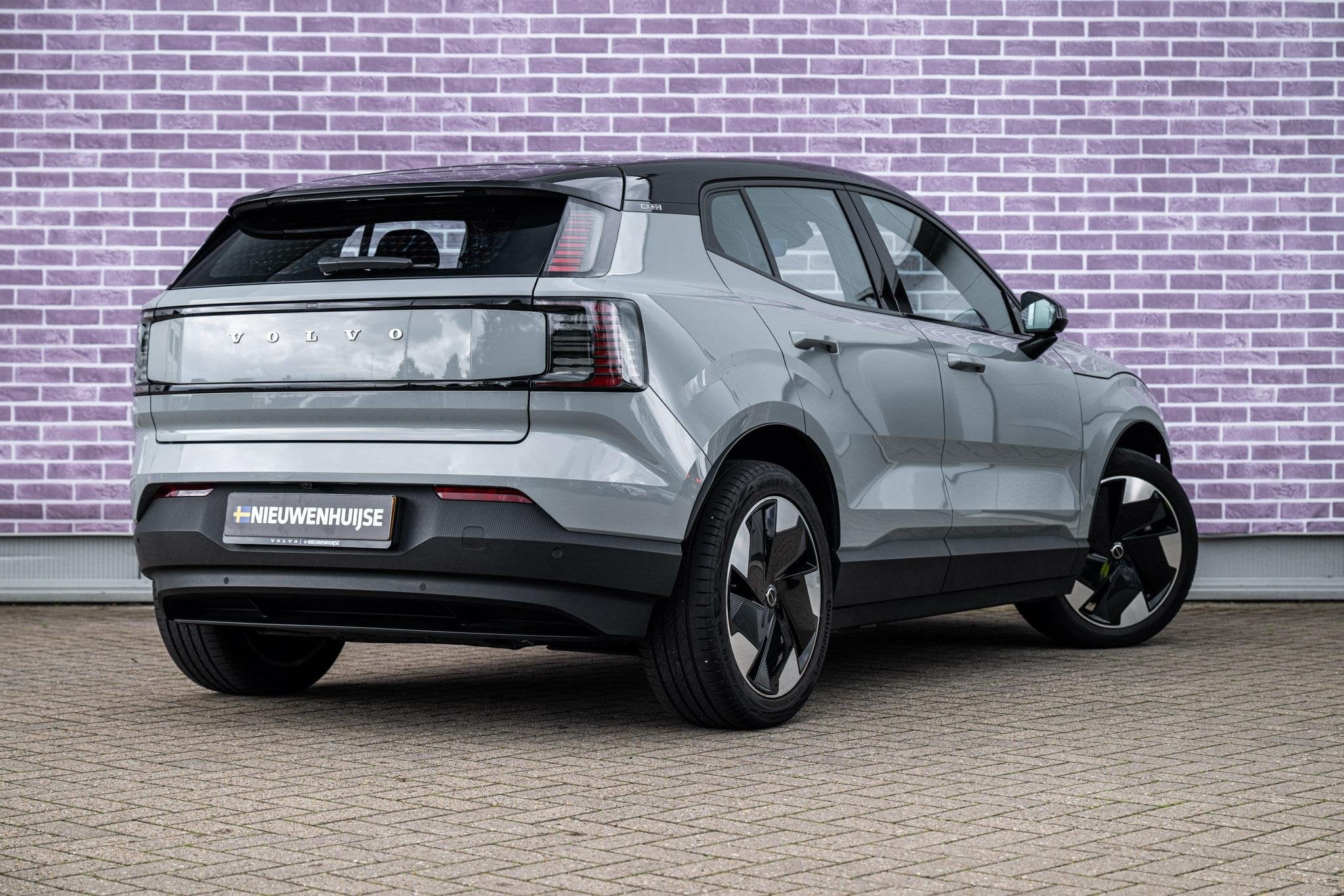 Volvo EX30 Single Motor Extended Range Plus 69 kWh | Stoel e, Achterwielaandrijving, Gebruikt, Leder en Stof, Origineel Nederlands