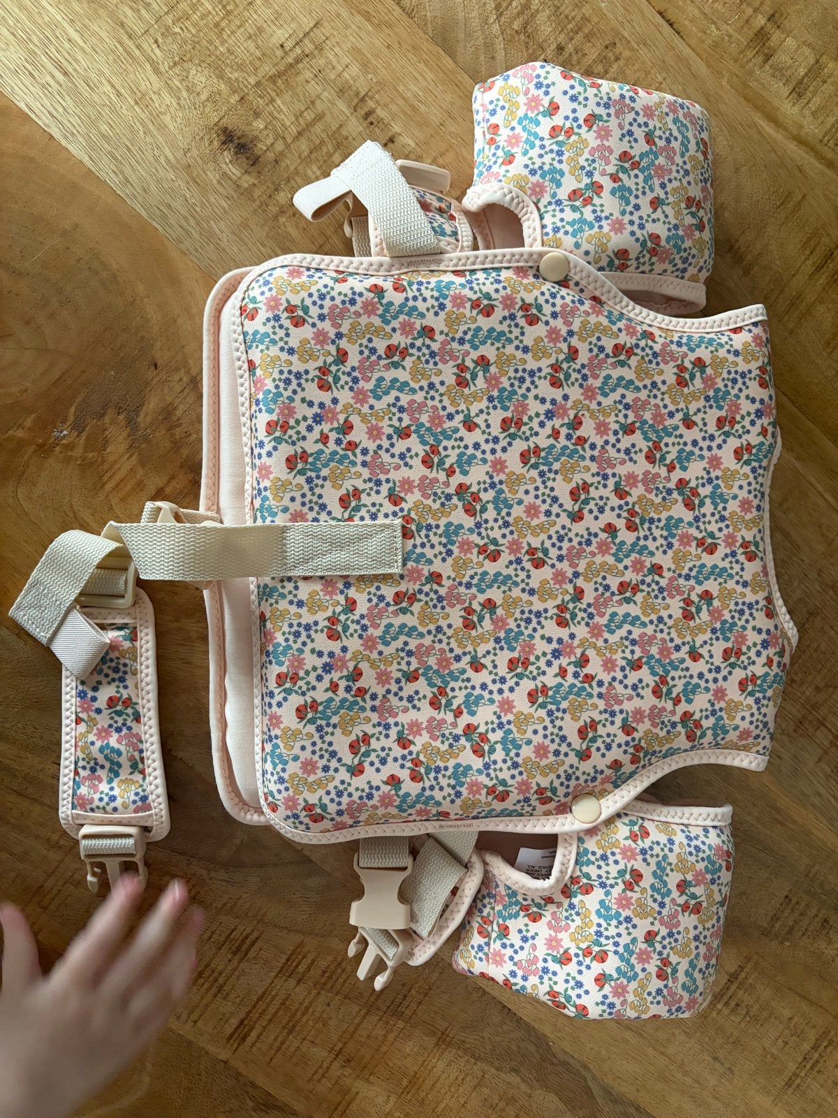 Mooie zwemvest met bloemenprint, Kinderen en Baby's, Babykleding | Baby-zwemkleding, Ophalen, Zo goed als nieuw, Jongetje of Meisje