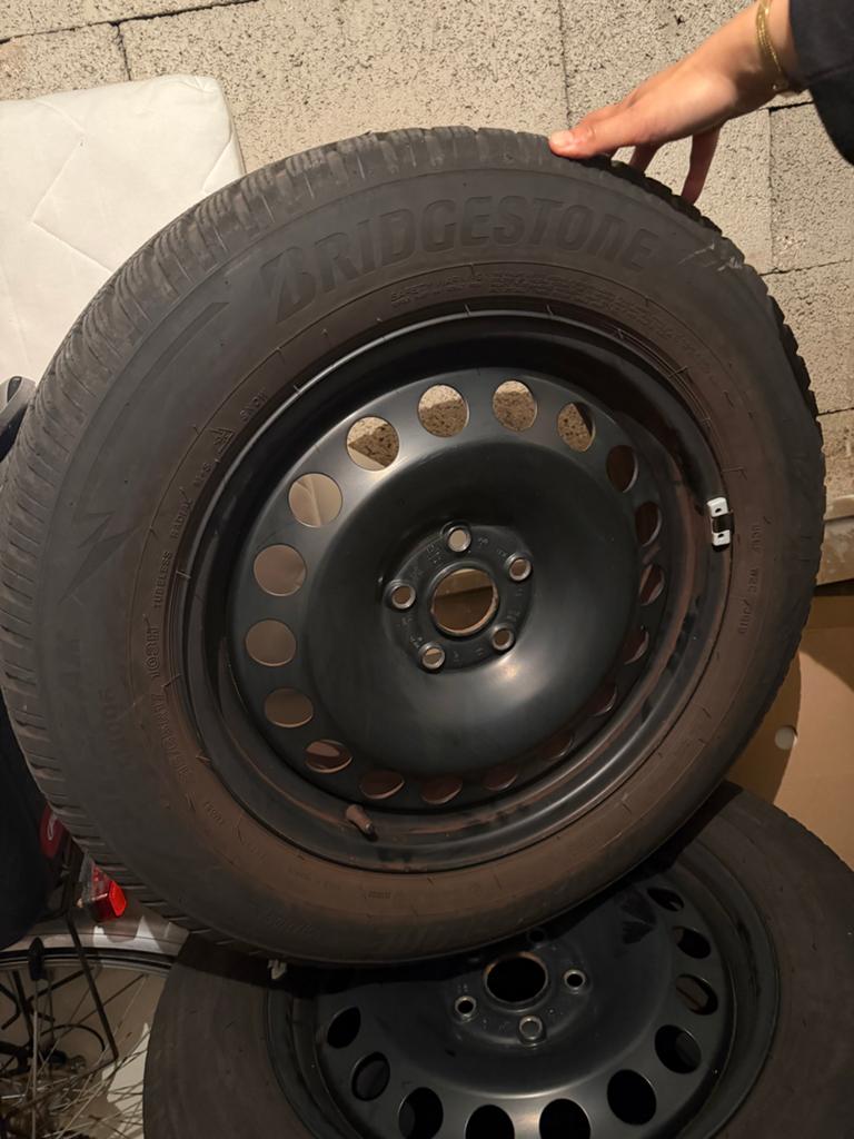 Bridgestone winterbanden met stalen velgen, Auto diversen, Aanhangwagen-onderdelen, Ophalen of Verzenden, Zo goed als nieuw