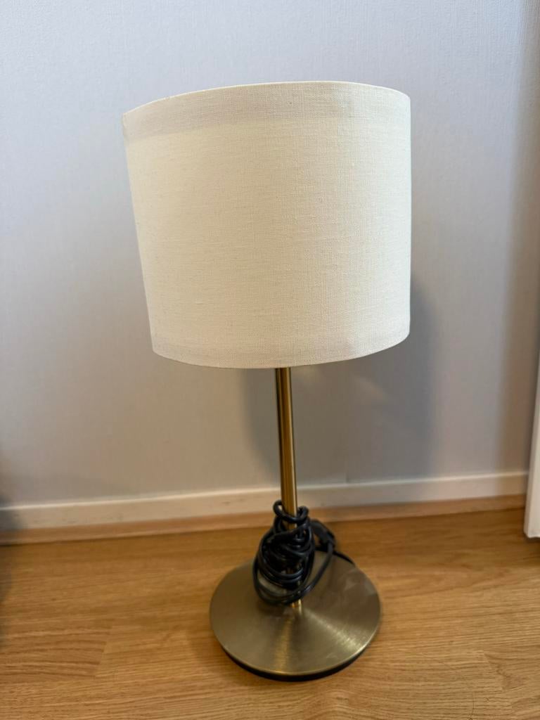 Elegante Tafellamp met Gouden Voet en Stoffen Kap, Ophalen, Zo goed als nieuw, Metaal