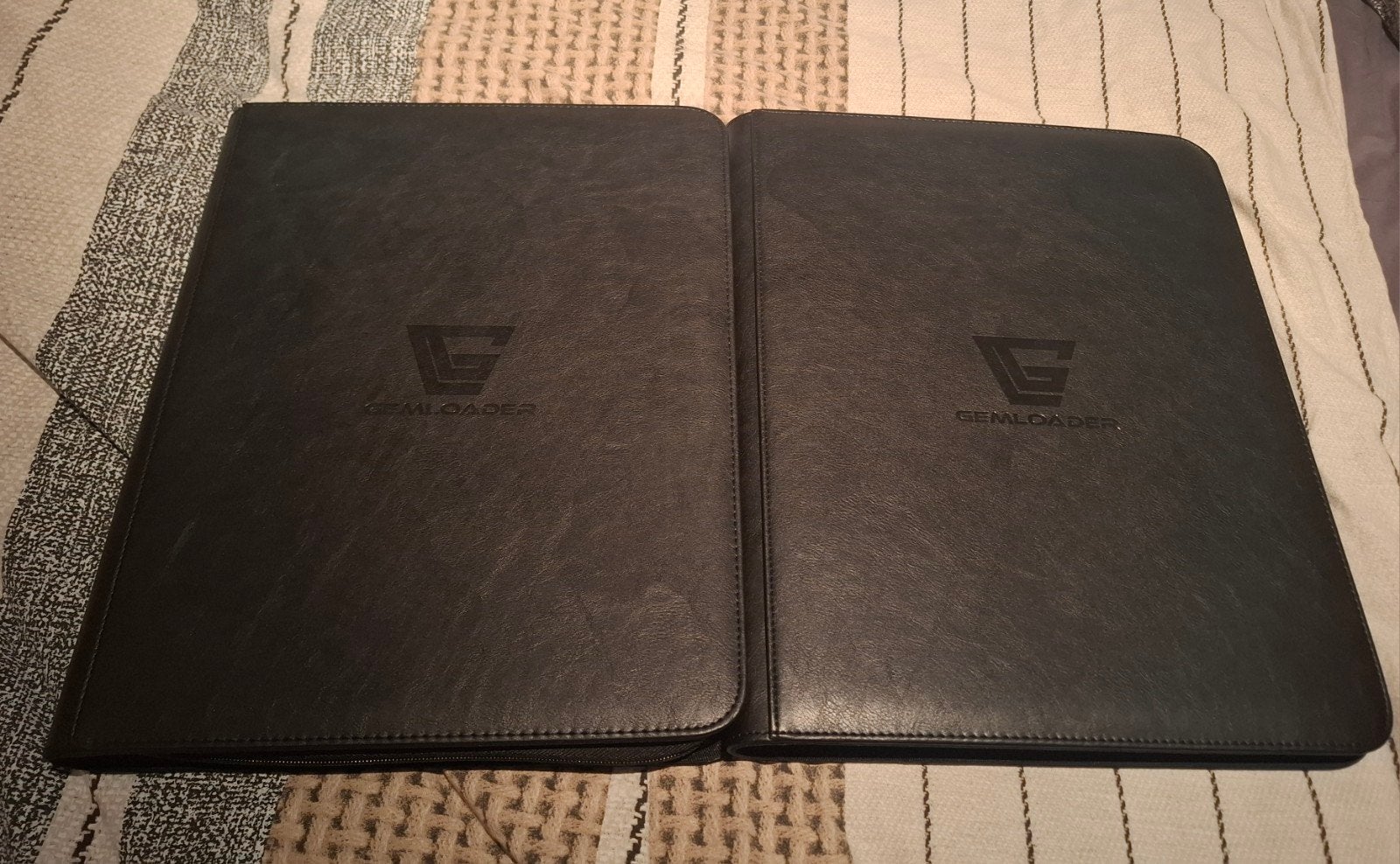 2x Gemloader Toploader Binder, zwart, Ophalen of Verzenden, Zo goed als nieuw, Overige typen