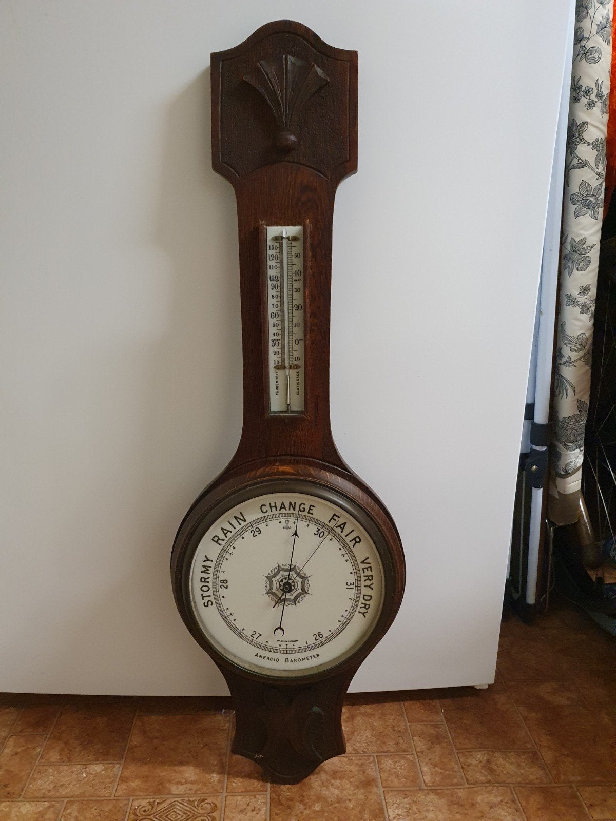 Antieke Barometer met Thermometer - Houtsnijwerk, Audio, Tv en Foto, Weerstations en Barometers, Ophalen of Verzenden, Gebruikt