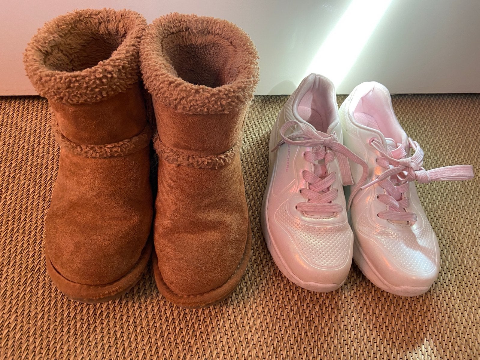 Skechers sneakers en warme laarsjes maat 34, Meisje, Schoenen, Ophalen of Verzenden, Zo goed als nieuw