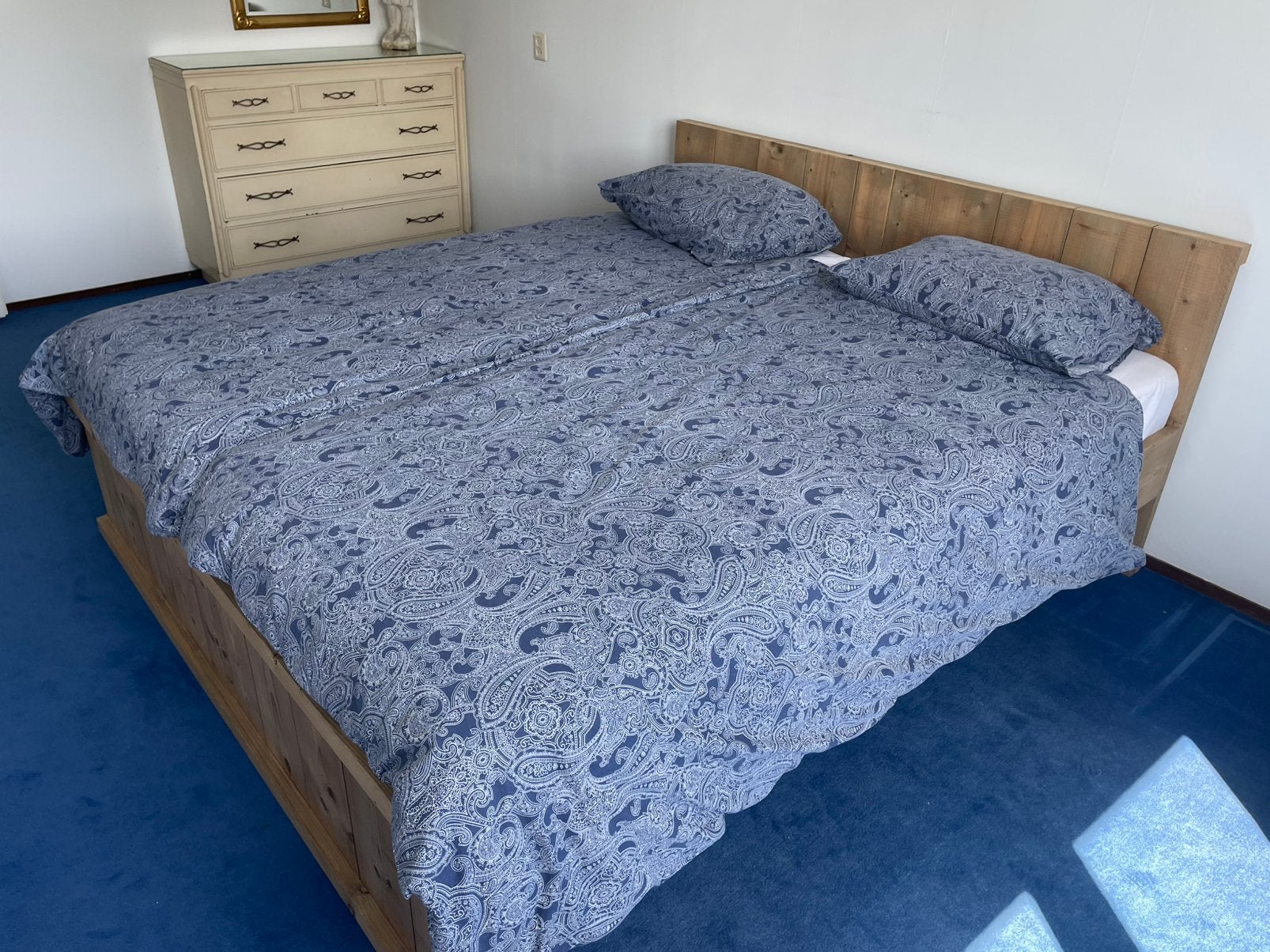 Bed steigerhout 180 bij 200. Met matrassen en lattenbodems, Ophalen, Zo goed als nieuw, Tweepersoons