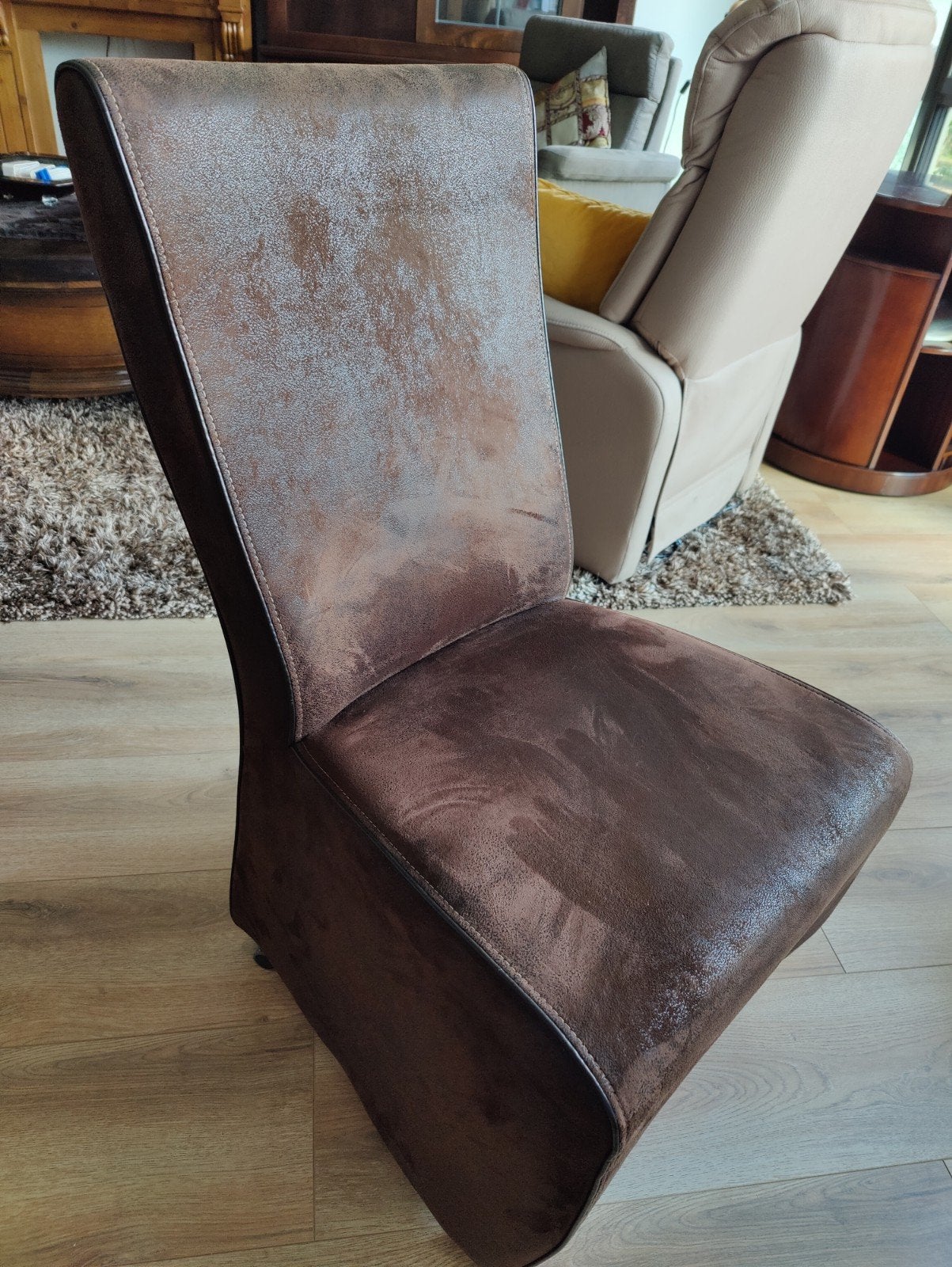 4 zo goed als nieuwe eetkamerstoelen op wieltjes, Huis en Inrichting, Stoelen, Ophalen, Bruin, Zo goed als nieuw, Vier