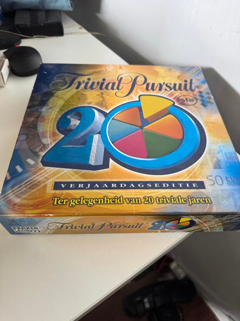 Trivial Pursuit 20e Verjaardagseditie Bordspel, Drie of vier spelers, Ophalen of Verzenden, Zo goed als nieuw