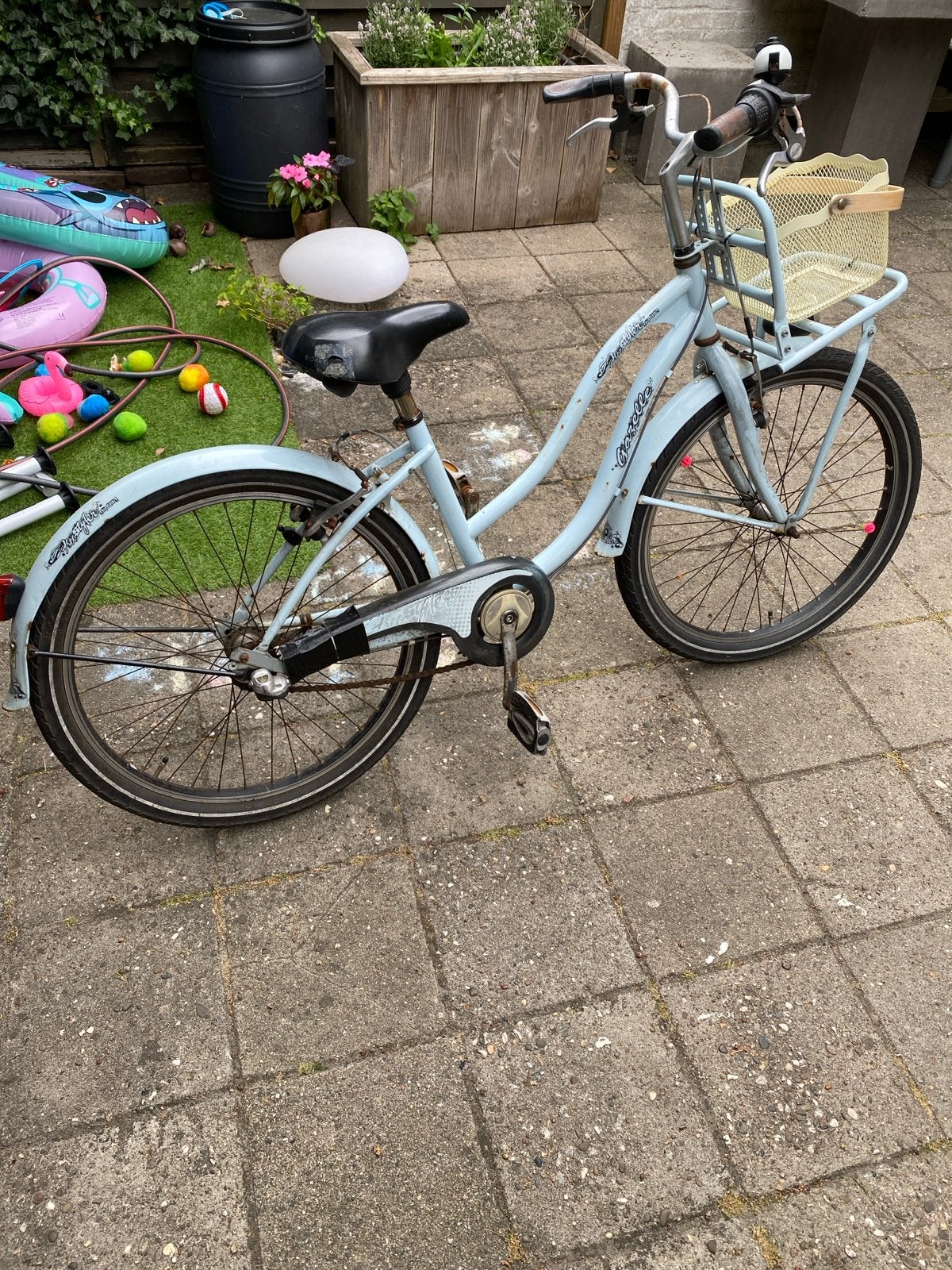 Lichtblauwe transportfiets met voordrager en mand, Ophalen, Gebruikt, Minder dan 16 inch