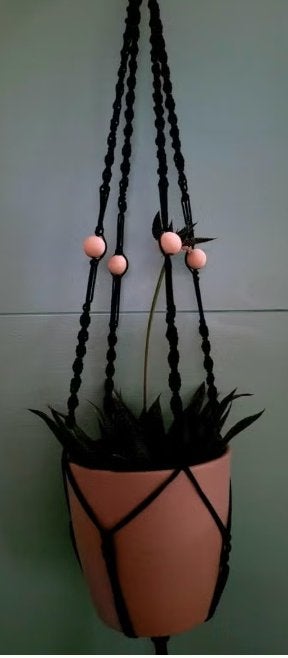 macramé plantenhanger zwart, Ophalen of Verzenden, Overige soorten, Halfschaduw, Minder dan 100 cm