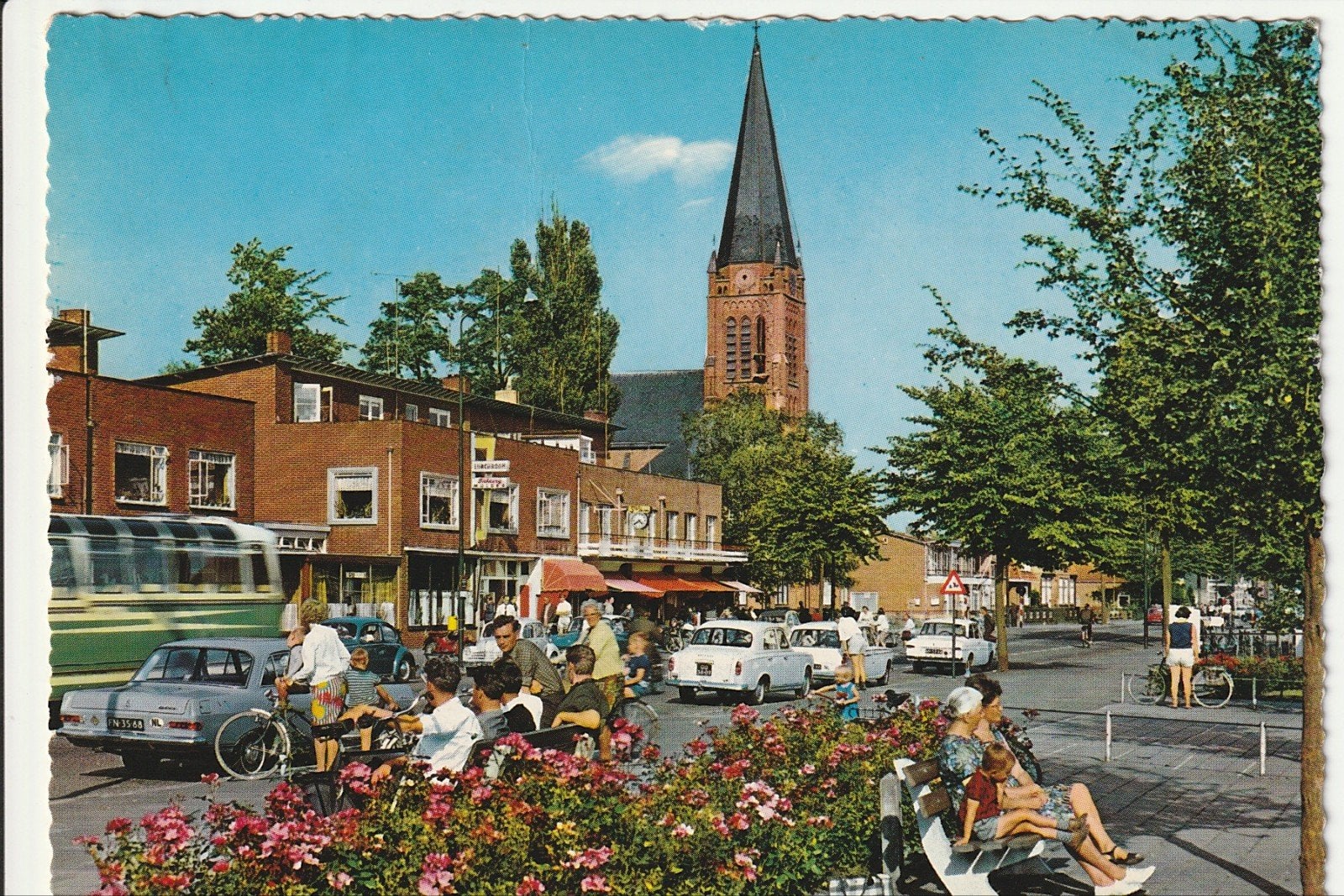 NIJVERDAL GROTESTRAAT PLANTSOEN KERKTOREN AUTO'S TOURINGCAR, Ophalen of Verzenden, 1960 tot 1980, Gelopen, Overijssel