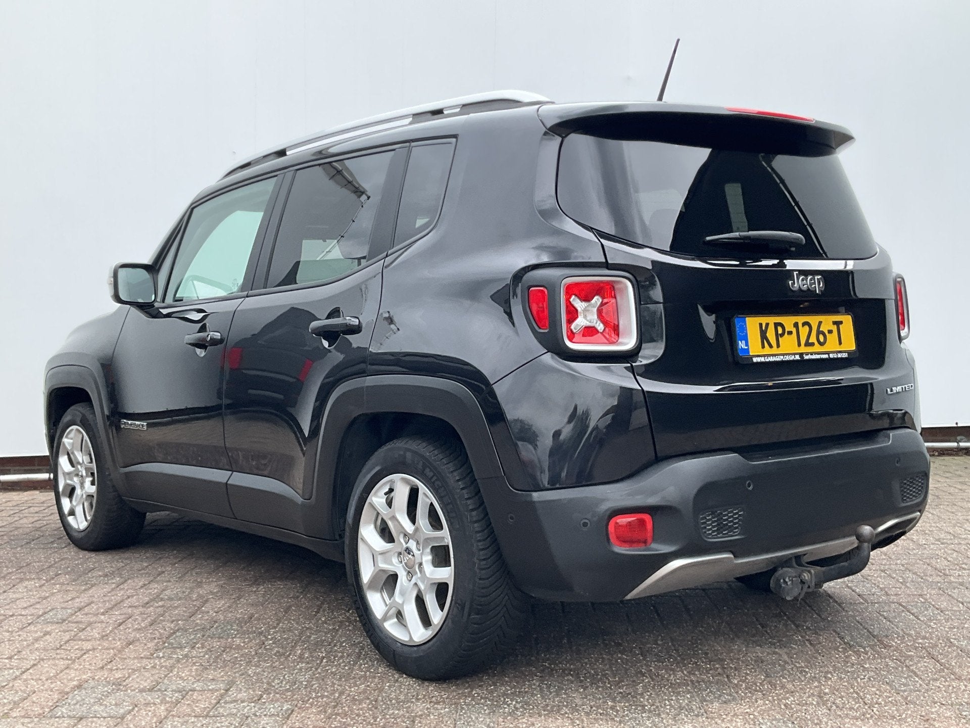 Jeep Renegade 1.4 141pk Automaat Limited Pano Navi Clima Cru, Auto's, Gebruikt, 4 cilinders, Zwart, Origineel Nederlands