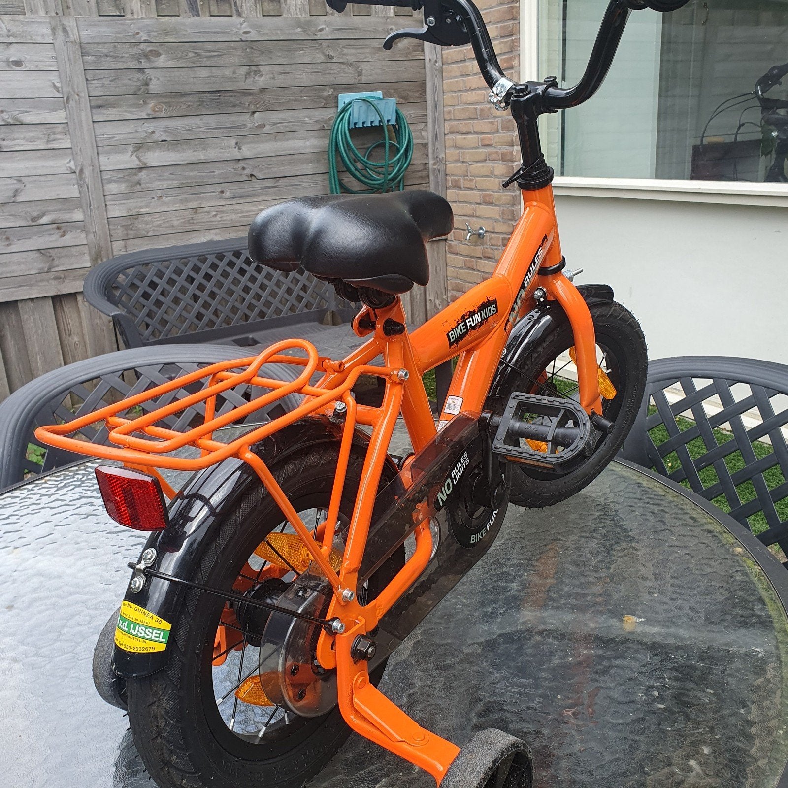 Oranje kinderfiets met zijwieltjes - Zo goed als nieuw, Ophalen