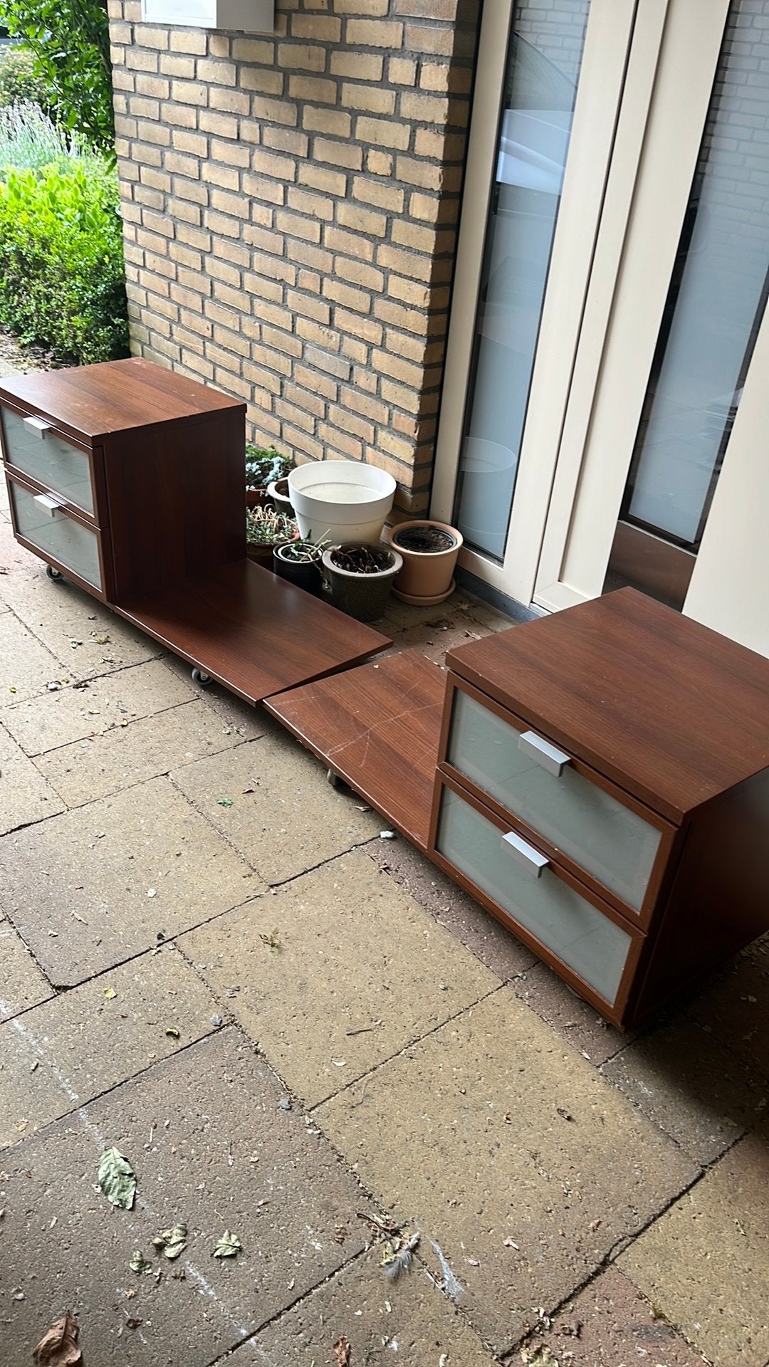 2 gratis nachtkastjes op wielen, IKEA, Huis en Inrichting, Slaapkamer | Nachtkastjes, Ophalen, Overige materialen, Gebruikt, 45 tot 65 cm