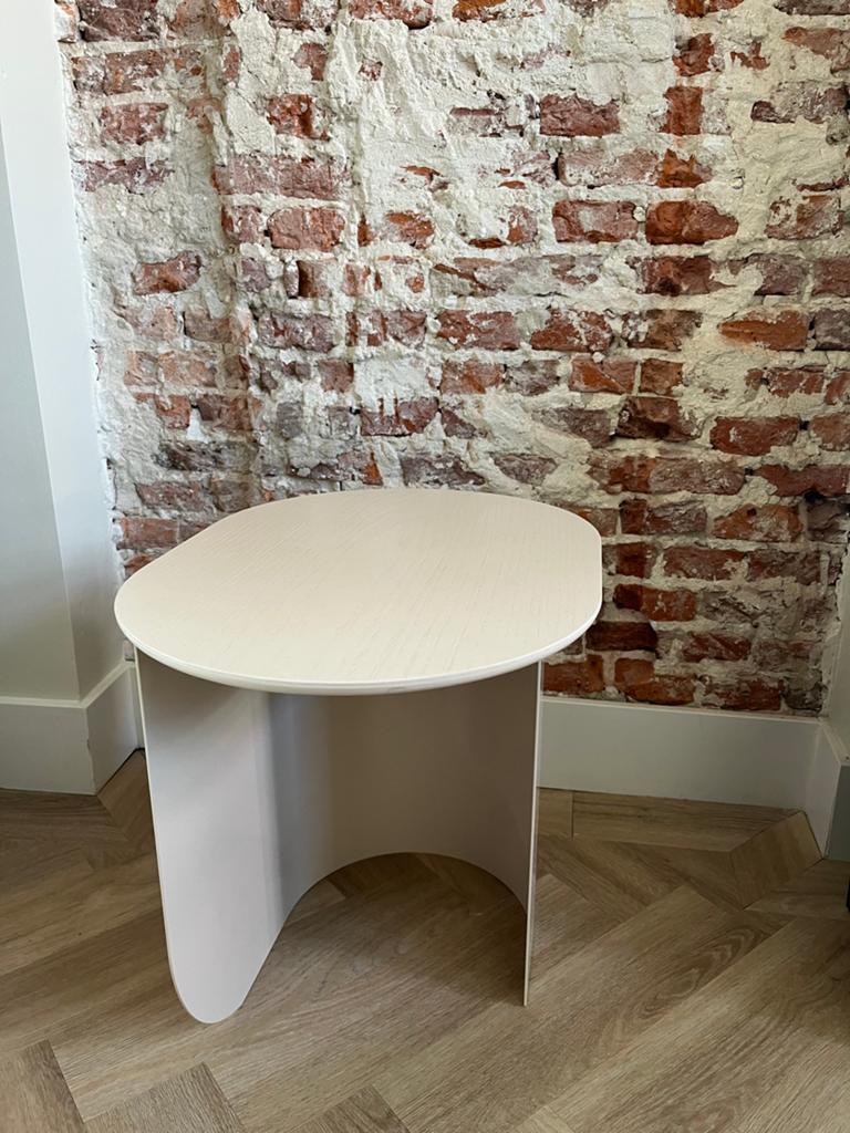 Stijlvolle ovale bijzettafel - Crème (Fest Amsterdam), Minder dan 45 cm, Minder dan 55 cm, Ophalen of Verzenden, Zo goed als nieuw