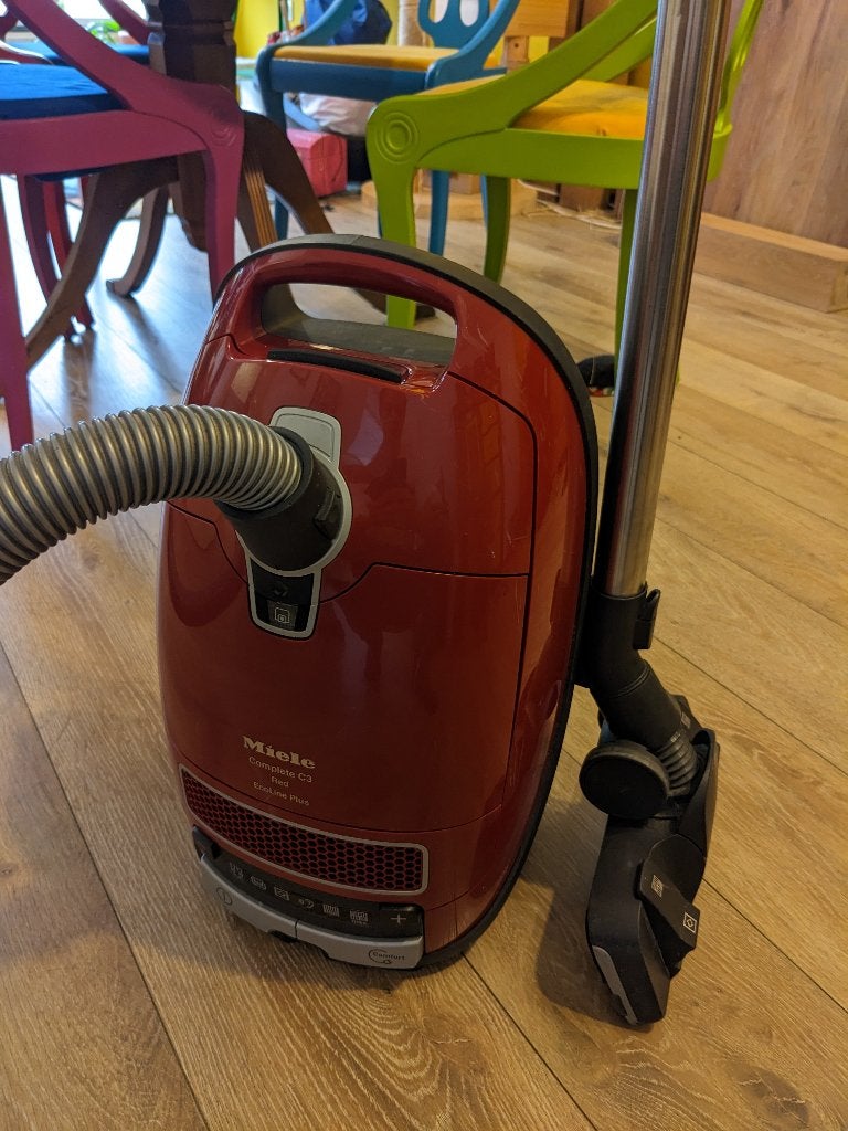 Miele C3 Rood 550W, Witgoed en Apparatuur, Stofzuigers, Gebruikt, Stille werking, Miele, Minder dan 1200 watt
