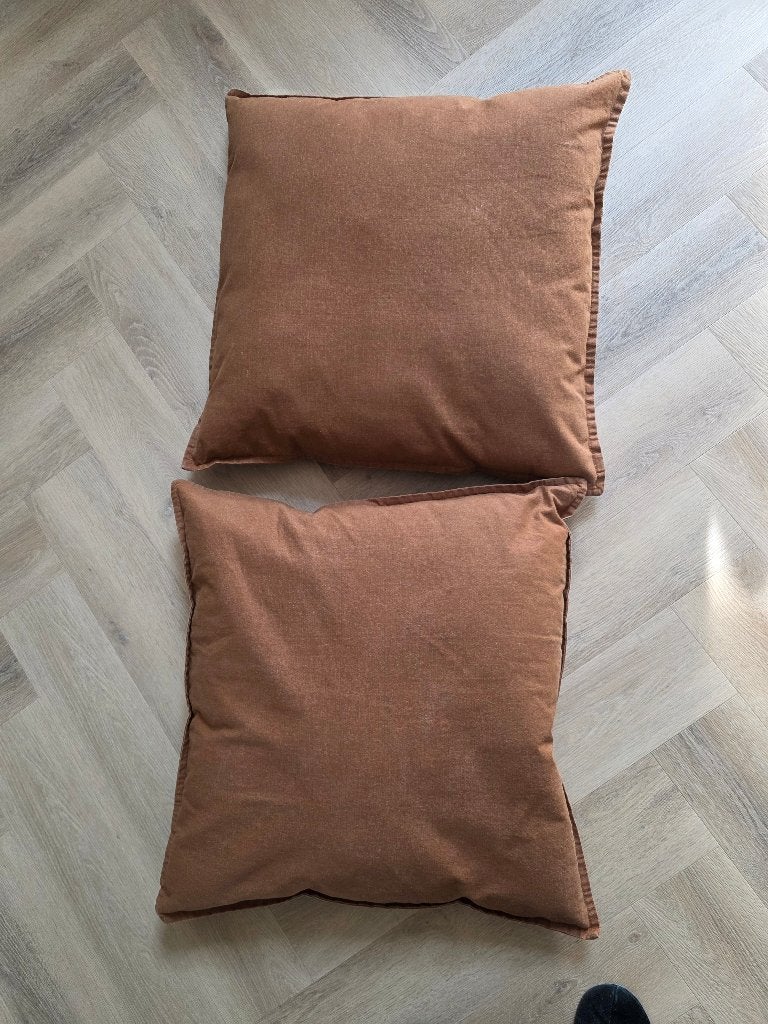 Mooie bruine sierkussens 65x65, Ophalen, Gebruikt, Bruin, Vierkant