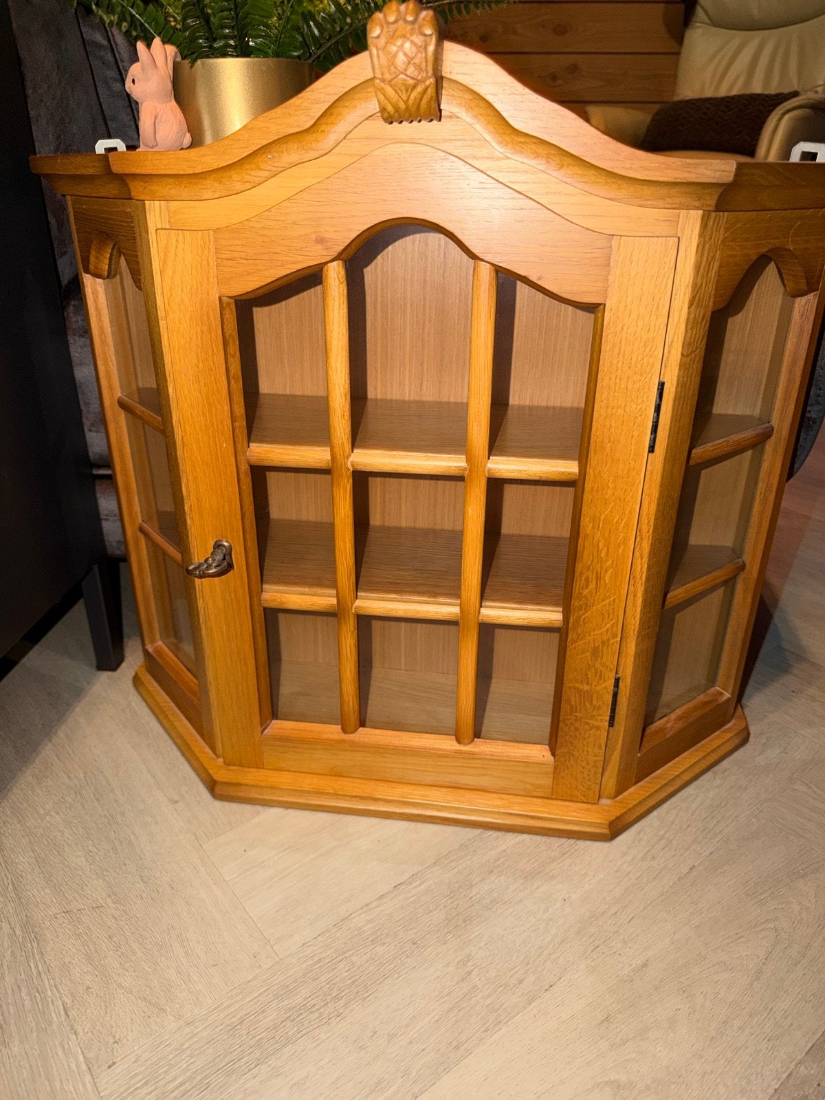 Eikenhouten Vitrinekastje - Hoekmodel, Ophalen