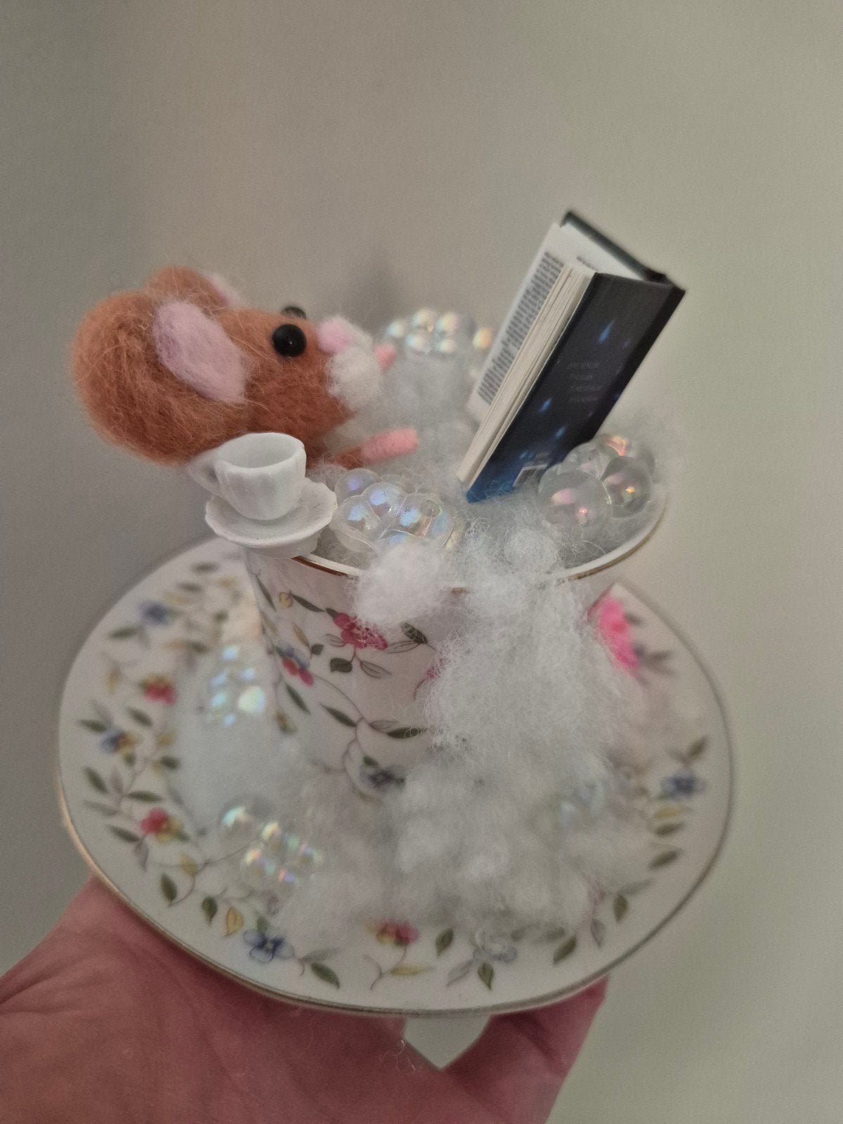 Tk handgemaakt muisje in kopje, Verzamelen, Poppenhuizen en Toebehoren, Ophalen, Zo goed als nieuw, Poppenhuis