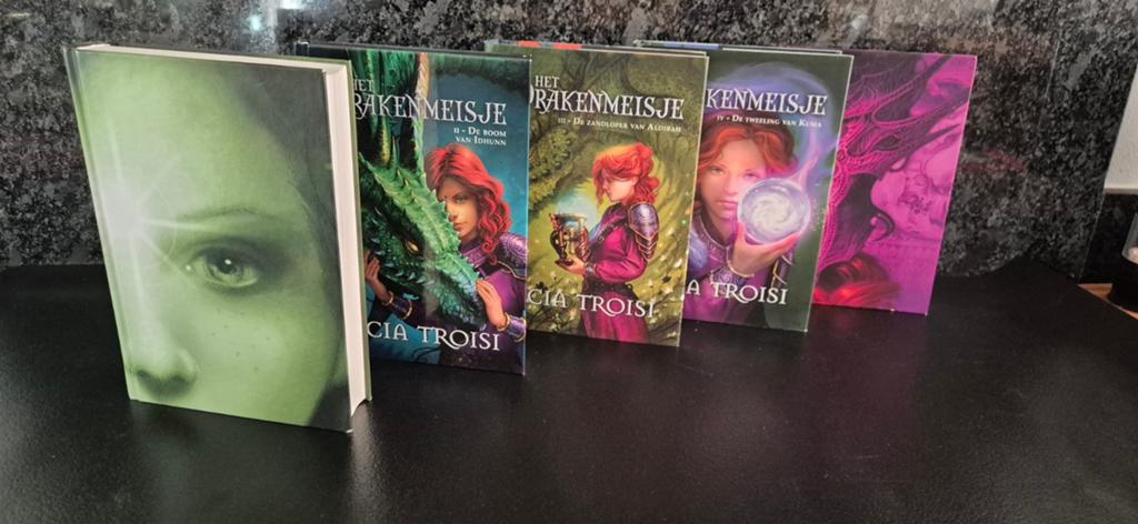 Licia Troisi Het drakenmeisje deel 1 t/m 5, Ophalen of Verzenden