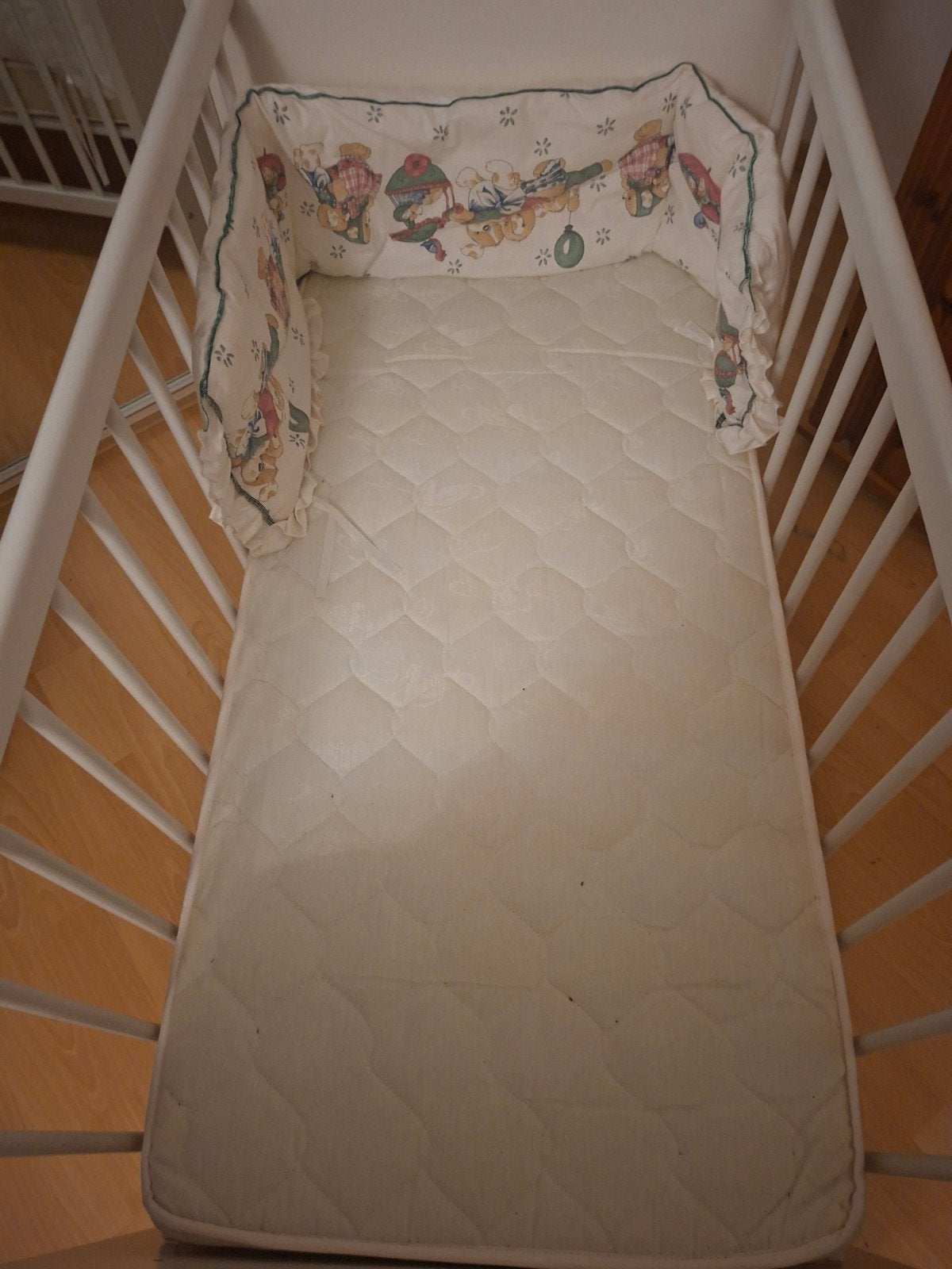 babybedje  wit incl matras en hoofdbeschermer., Kinderen en Baby's, Ophalen, Gebruikt, Ledikant