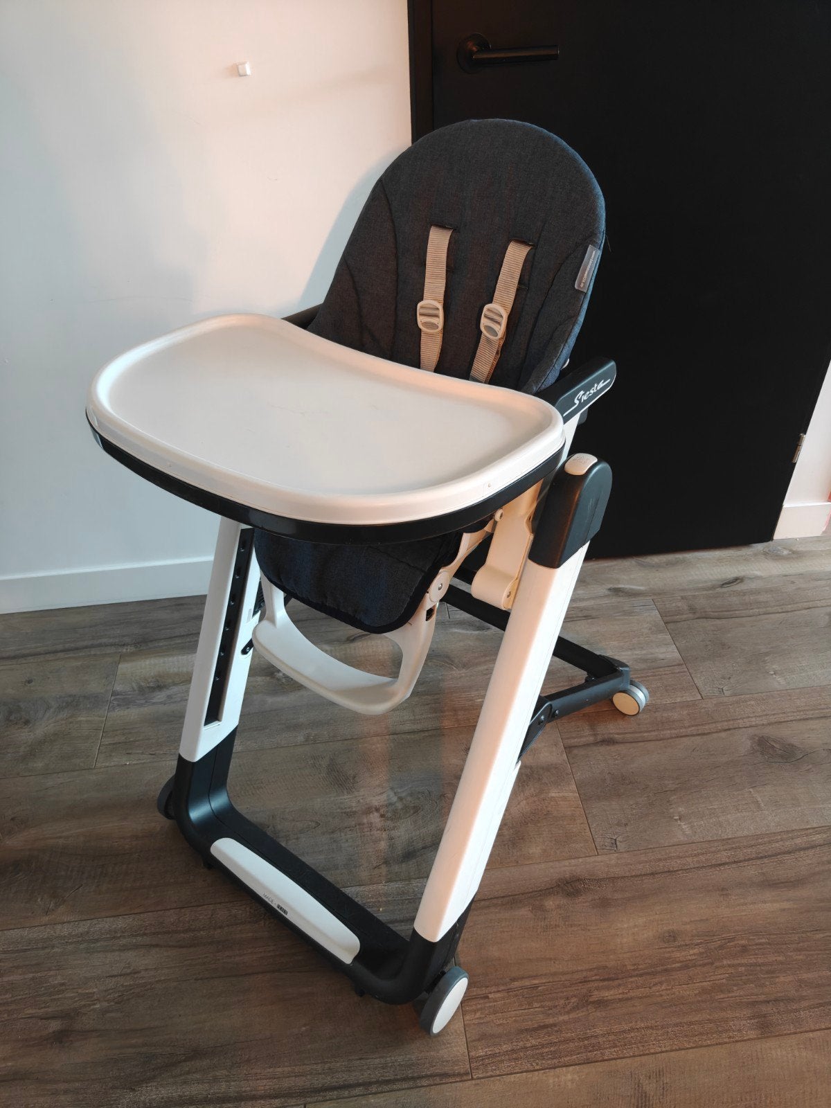 Peg Perego Siesta kinderstoel inklapbaar en verrijdbaar, Ophalen, Gebruikt, Meegroeistoel, Afneembaar eetblad
