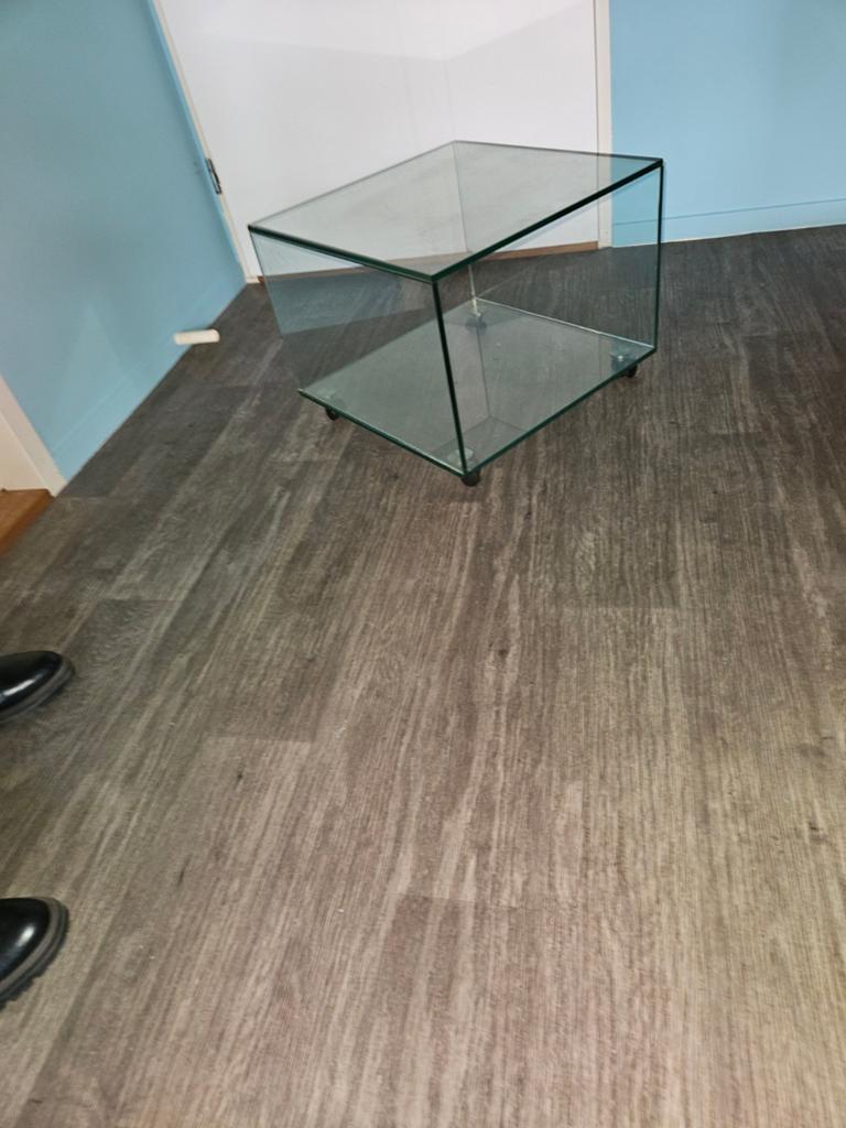 Tekoop salontafel, Huis en Inrichting, Ophalen, Zo goed als nieuw, Vierkant, Glas