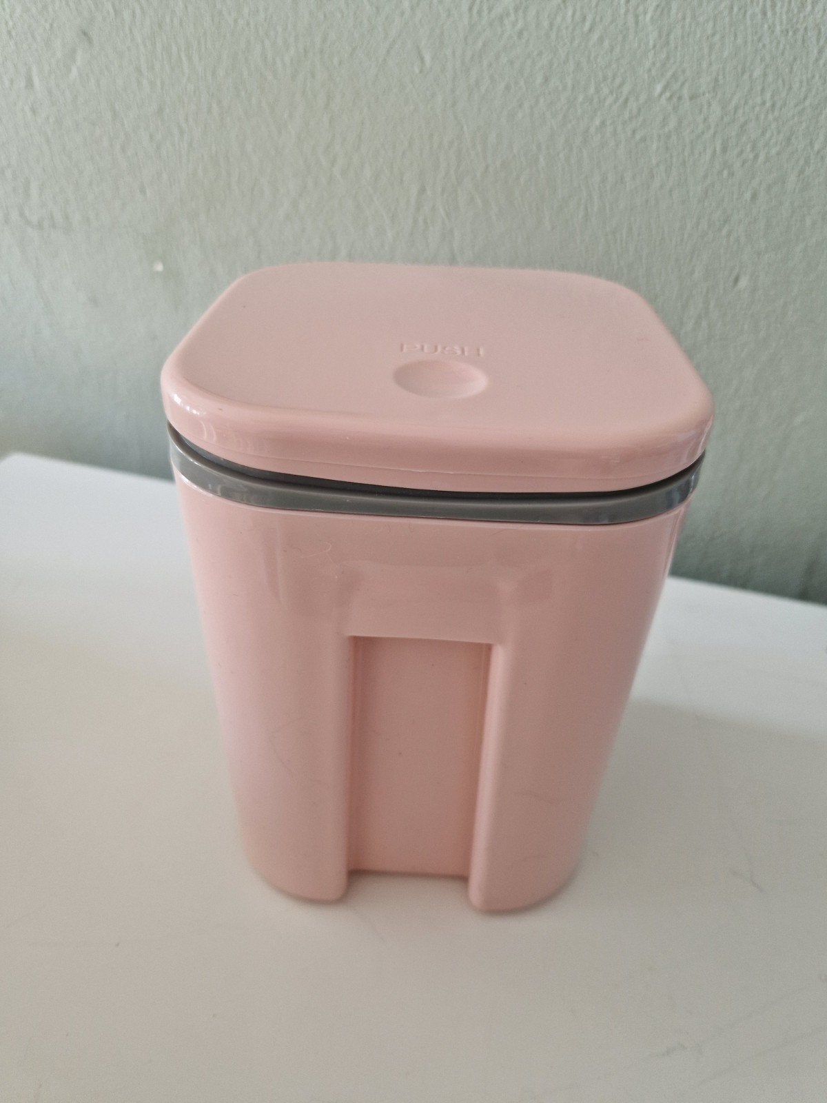 Roze mini tafel prullenbakje met push deksel, Kunststof, Ophalen of Verzenden, Zo goed als nieuw, Minder dan 10 liter