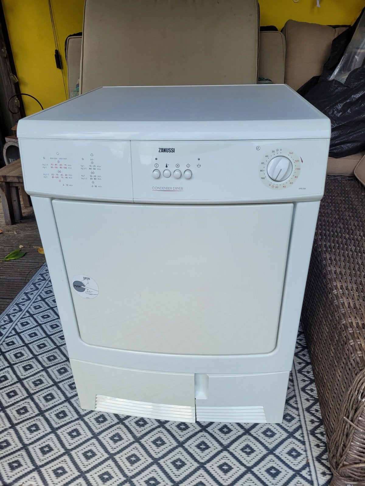 Zanussi condensdroger ZTE 220, Witgoed en Apparatuur, Wasdrogers, 6 tot 8 kg, Ophalen, Condens, Minder dan 85 cm
