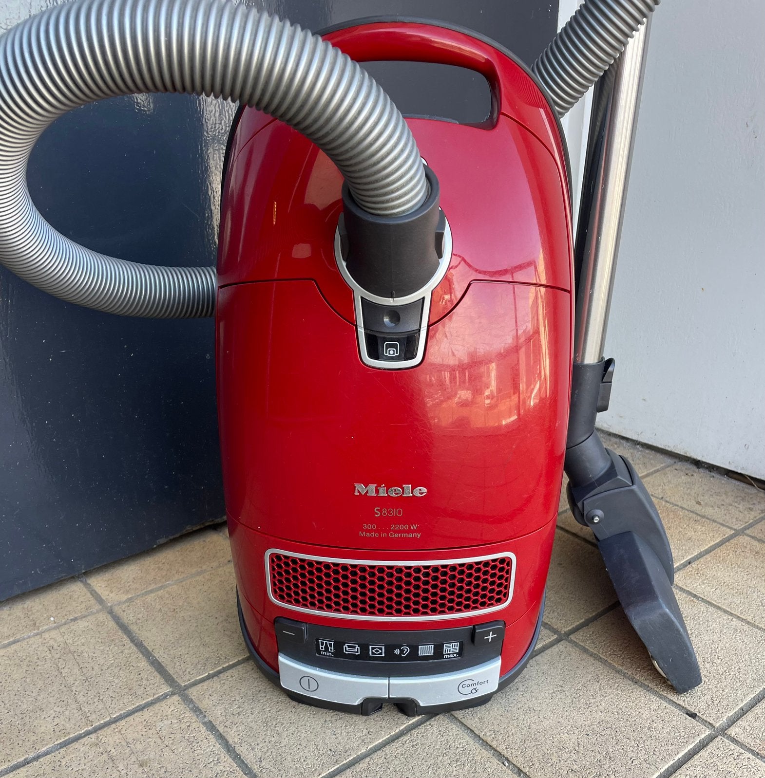 2200 watt Miele Stofzuiger S8310, Gebruikt, Miele, 2000 watt of meer, Ophalen