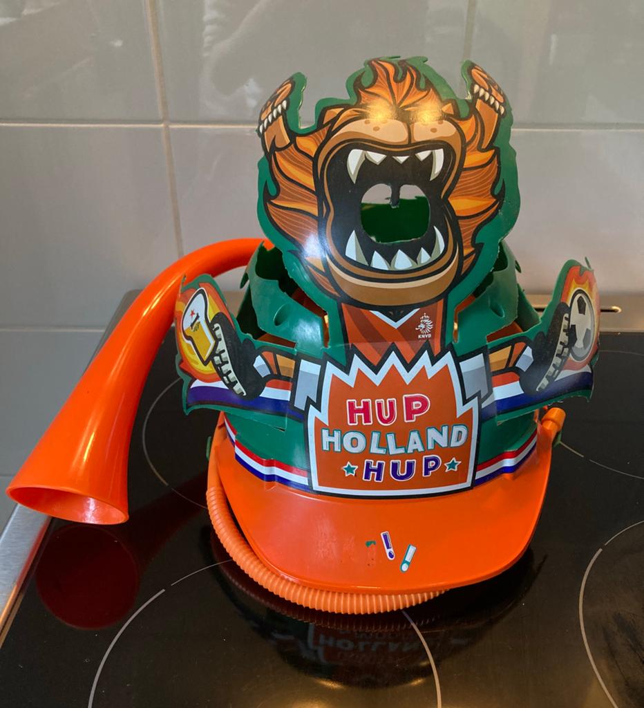 Heineken Hup Holland Hup Leeuwenhelm met stevige toeter, Ophalen of Verzenden, Zo goed als nieuw, Feestartikel, Oranje of Koningsdag