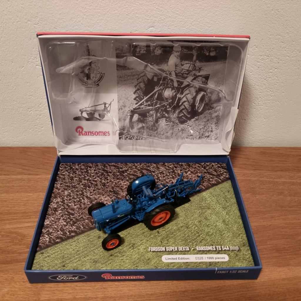 Fordson Super Dexta met Ransomes Ploeg Universal Hobbies, Ophalen of Verzenden, Nieuw, Tractor of Landbouw, Universal Hobbies