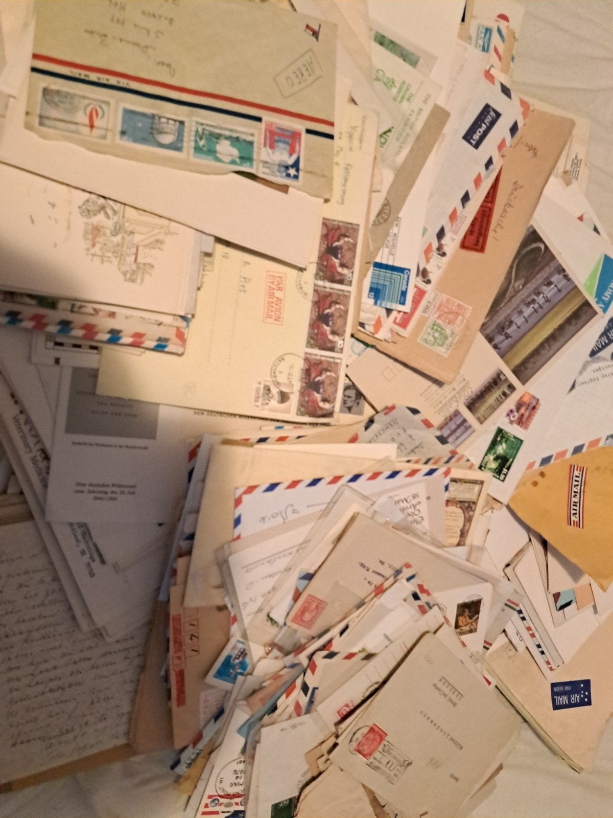 Doos poststukken fraai gefrankeerd wereld postzegels, Postzegels en Munten, Brieven en Enveloppen | Nederland, Verzenden, Envelop