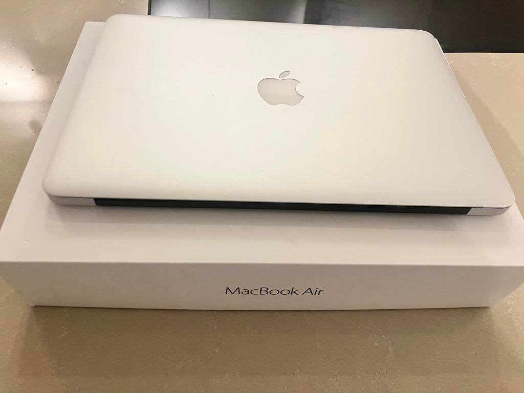 Macbook Air 13 Inch (new battery), 13 inch, Ophalen of Verzenden, Zo goed als nieuw, MacBook Air