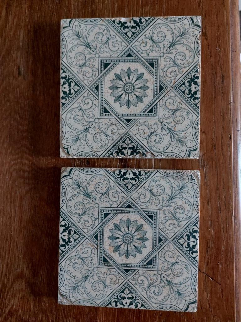 Antieke 2 tegels, Ophalen of Verzenden