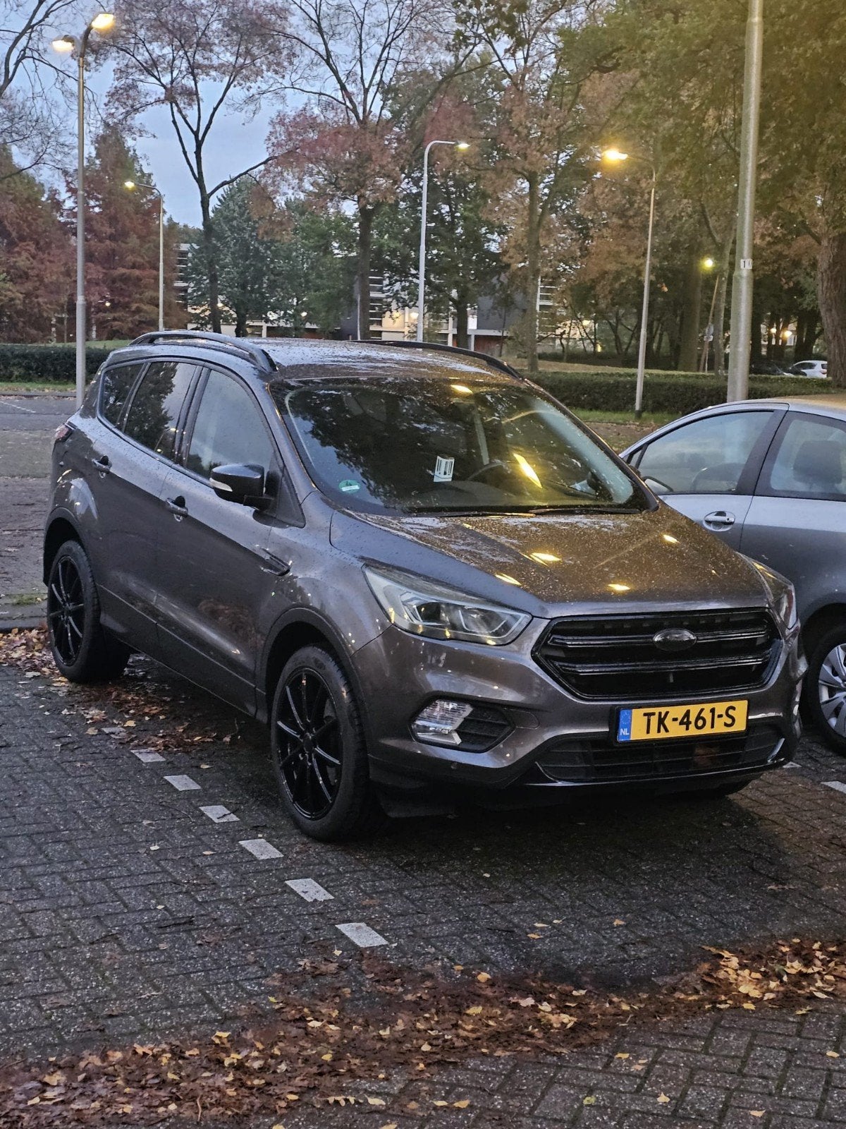 Ford Kuga 1.5 Ecoboost 120pk 2WD 2018 Grijs, Auto's, 4 cilinders, Leder en Stof, Handgeschakeld, Grijs