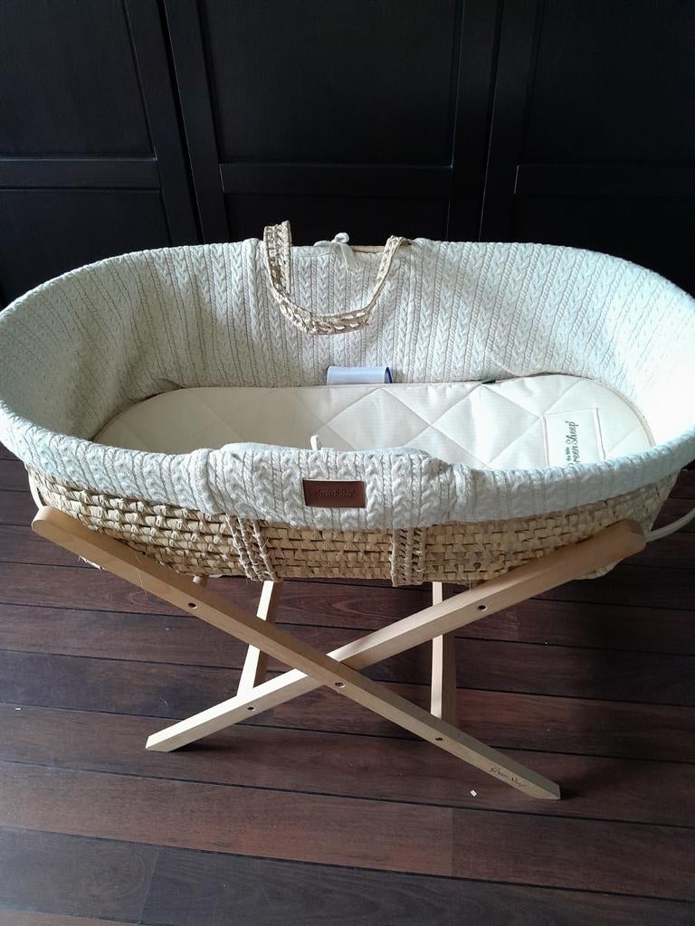 The Little Green Sheep Wieg met standaard, Ophalen of Verzenden, Zo goed als nieuw, Wieg